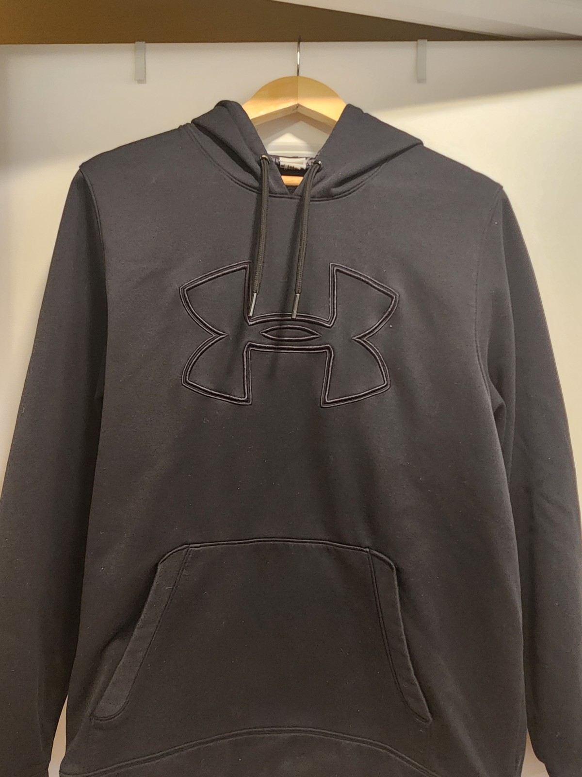 Under Armour Big Logo Hoodie Men’s Large Black w/ Black Logo – Good