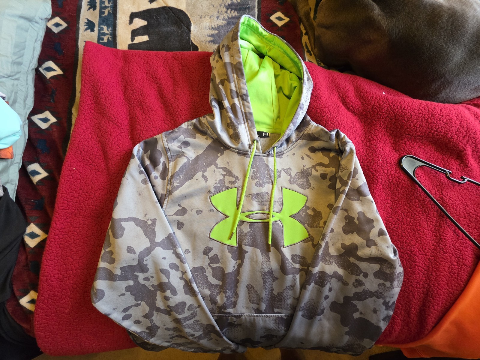 Under Armour Hoodie – Size L