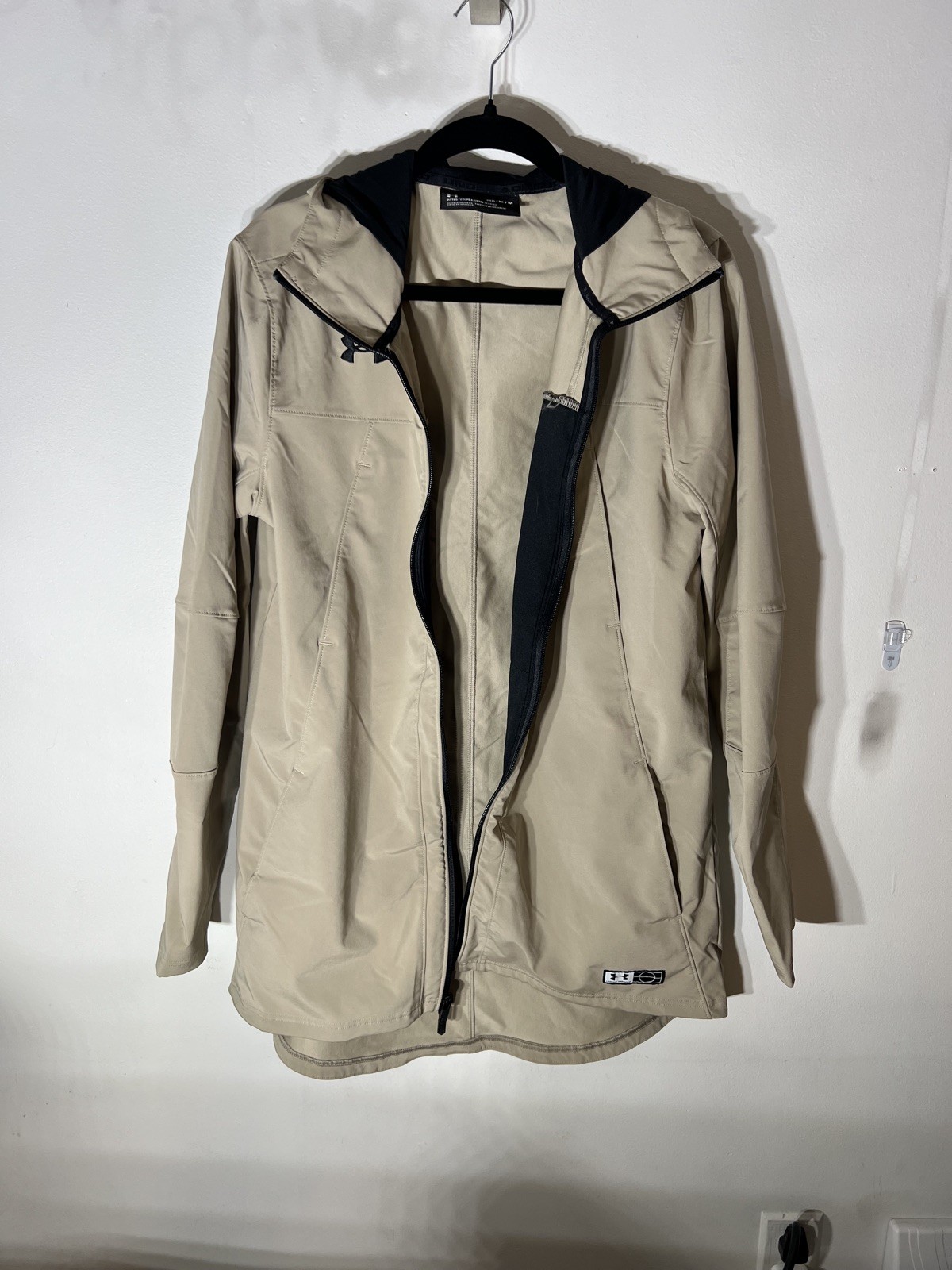 Under Armour Unstoppable Hooded Jacket Tan Men’s Medium M Fitted Style 1314587