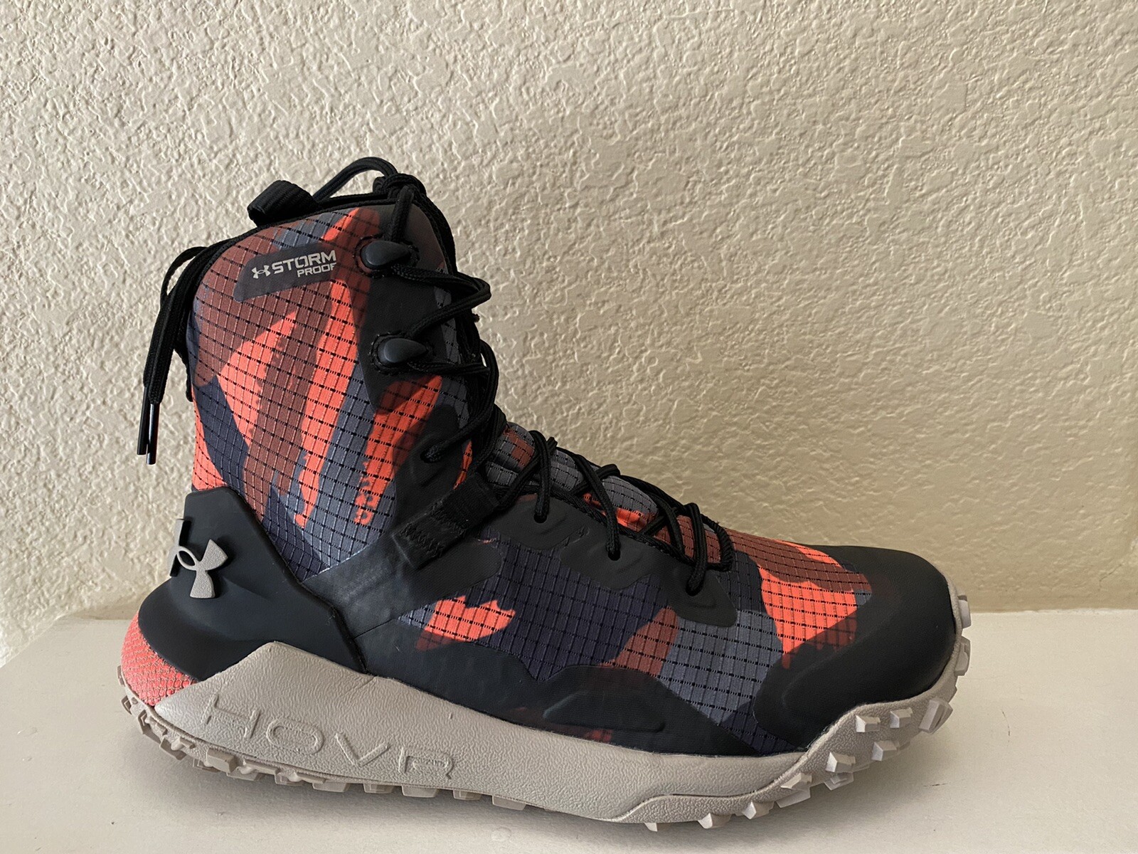 New UNDER ARMOUR UA HOVR DAWN WP GRID BOOTS BLACK RED CAMO Men 5 / Women 6.5
