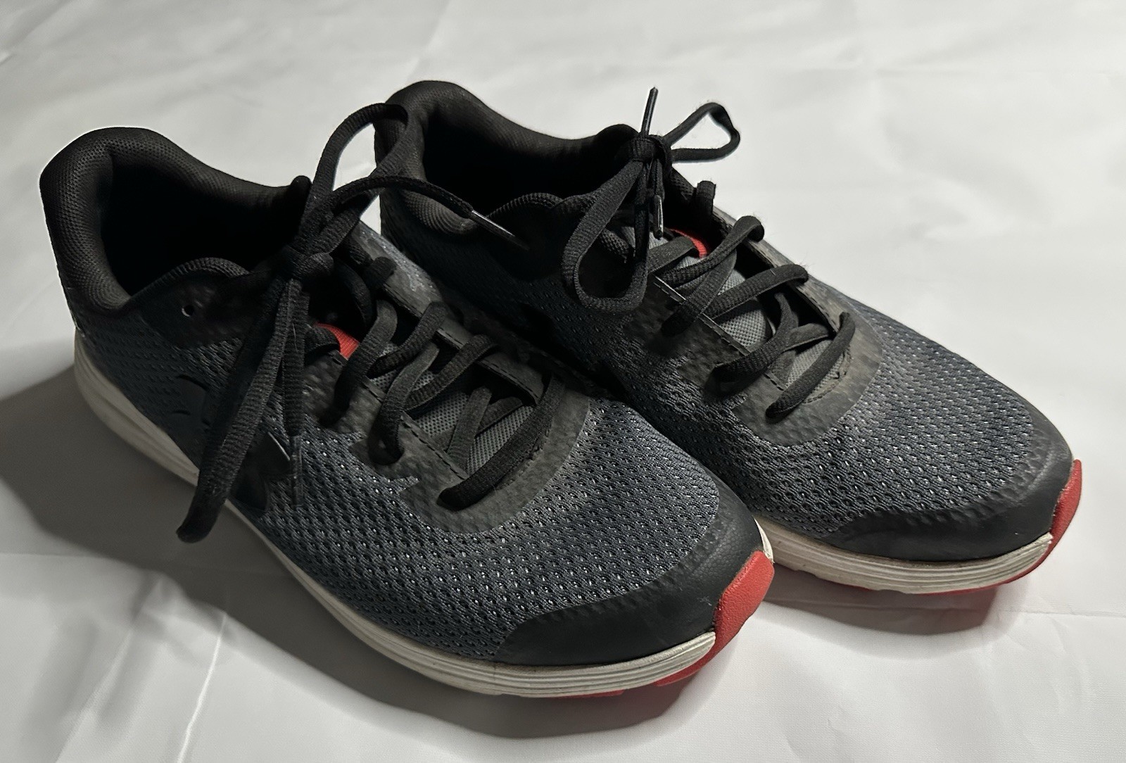 Under Armour Surge 2 Grey Mens Athletic Shoes Sneakers 3022595-100 Sz 8