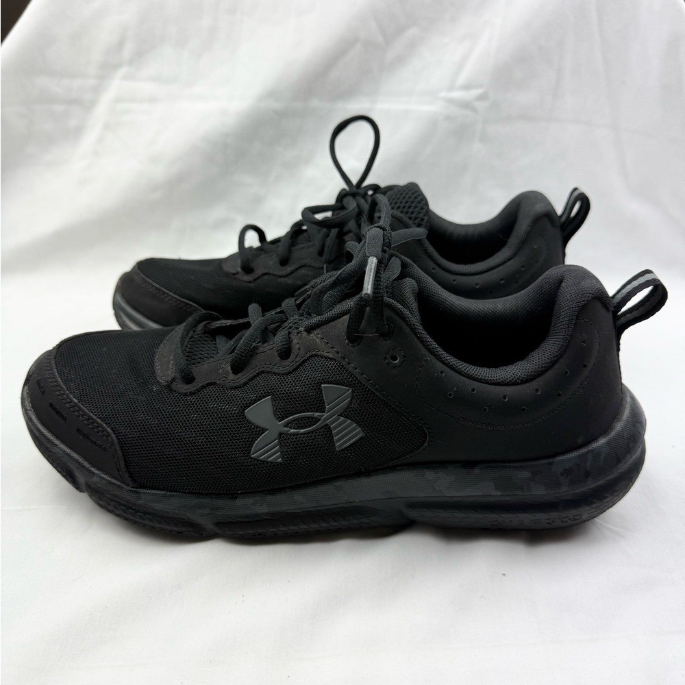 Under Armour Men’s Charged Assert 10 Running Shoes in a black