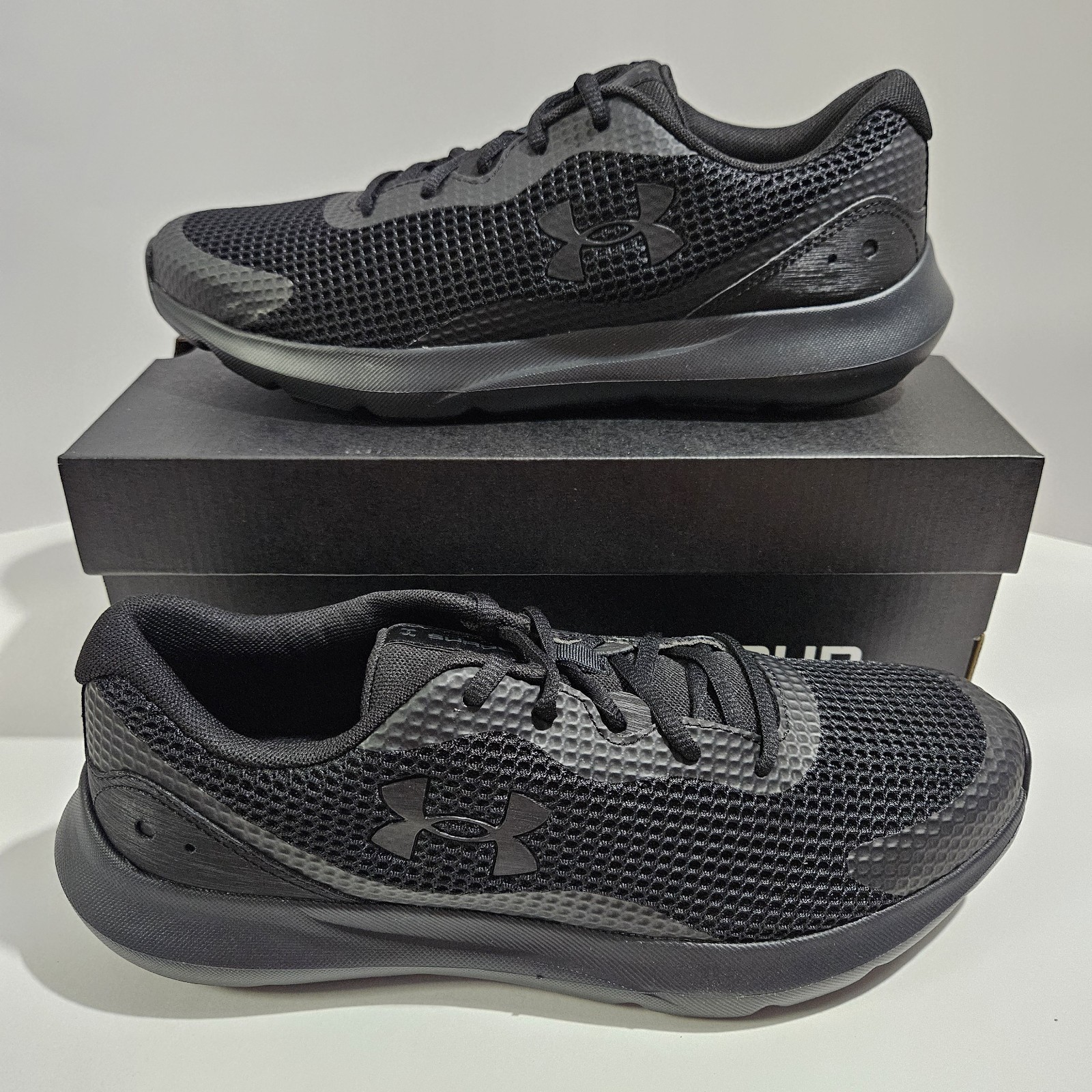 Under Armour Men’s Size 10 UA Surge 3 Athletic Shoes NEW Black 3024883-002