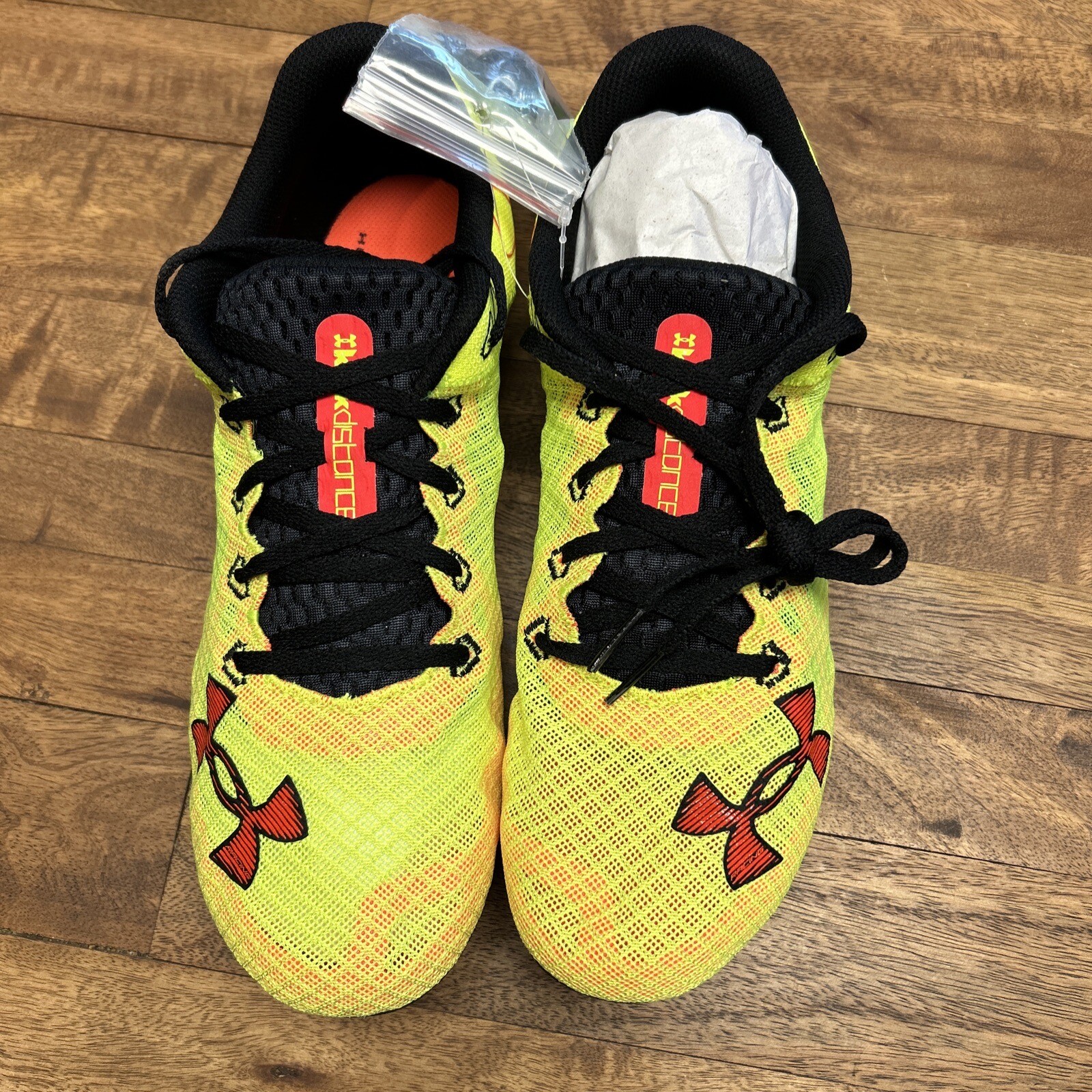 Under Armour Kick Distance 4 Shoes Men 11 Women 12.5 New With Box 3025460-300