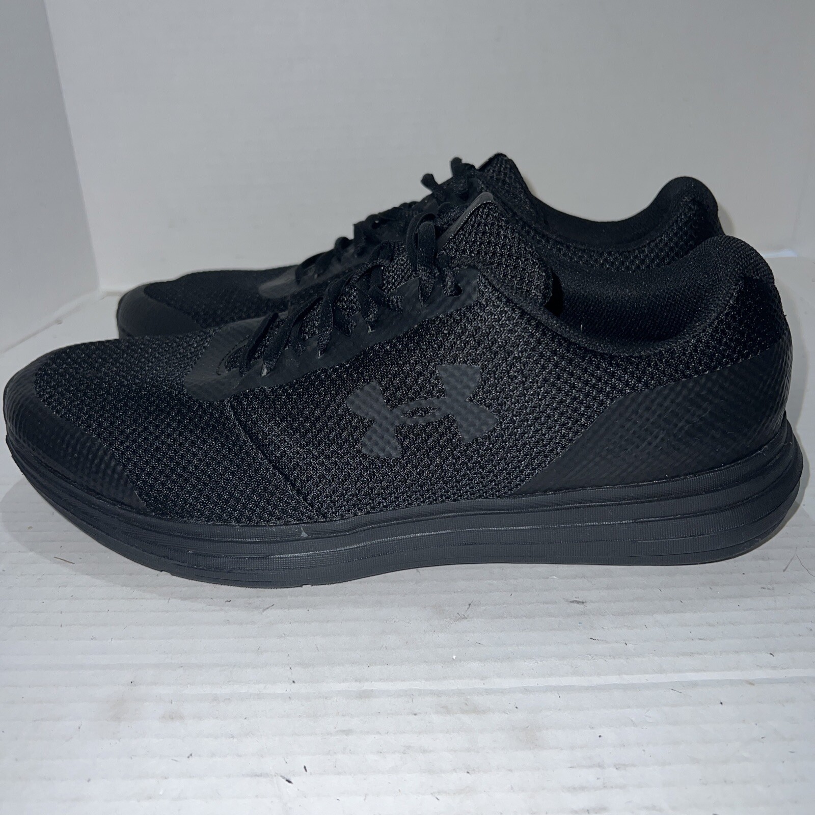 Mens Under Armour Surge 3 Running Shoe Size 10 Black Walking Comfort Athletic