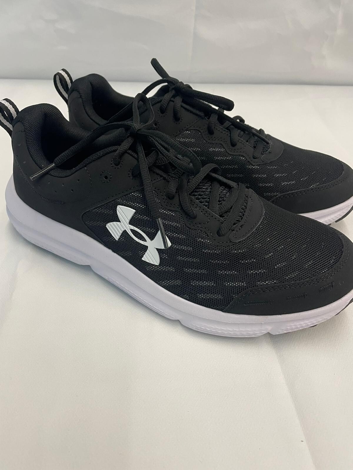 Size 10.5 – Under Armour Charged Assert 10 Black White Comfort Deluxe
