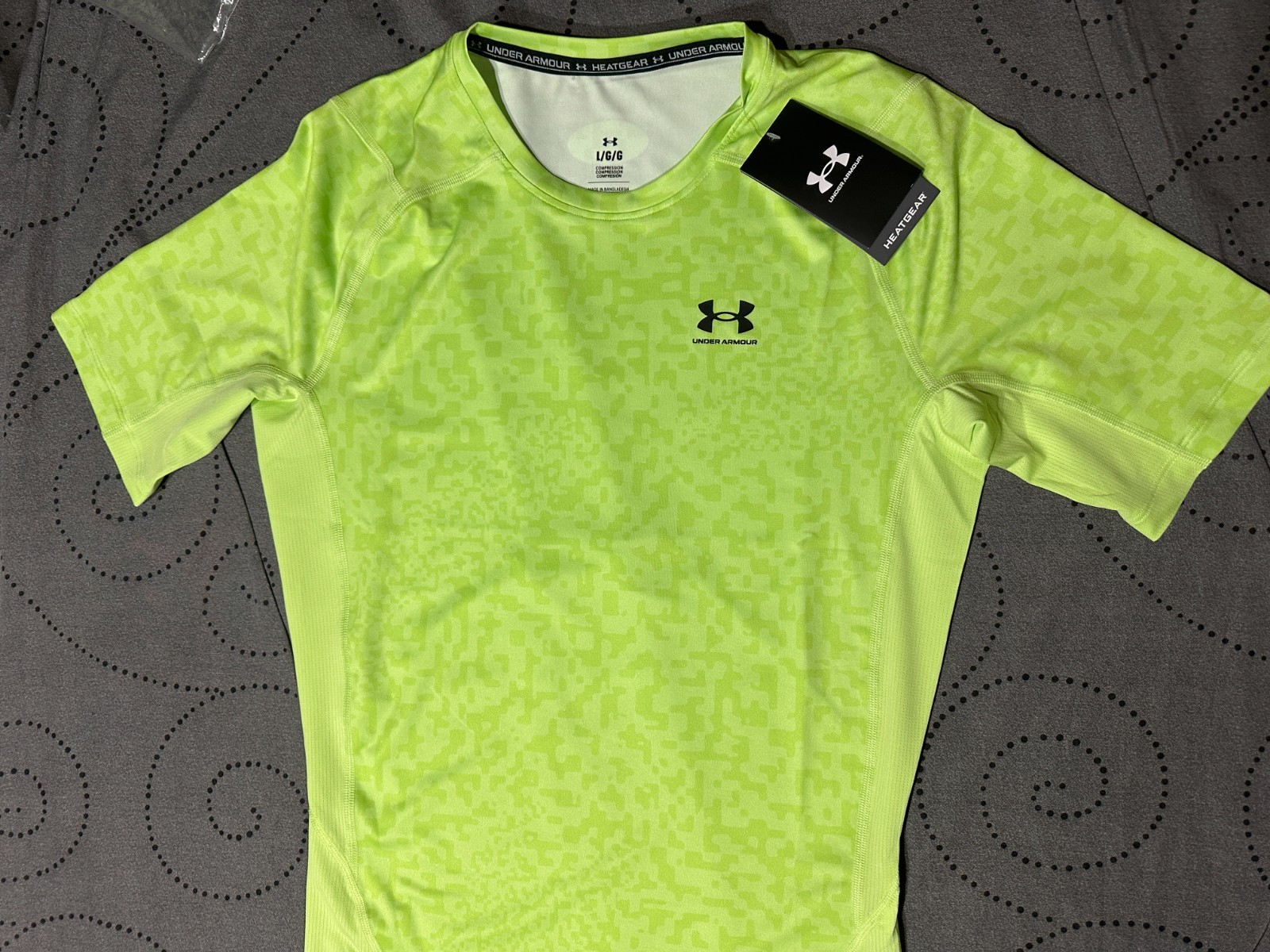 UNDER ARMOUR COMPRESSION #302 2 TONES OF GREEN PRINTED SHIRT SIZE L MEN $40.00