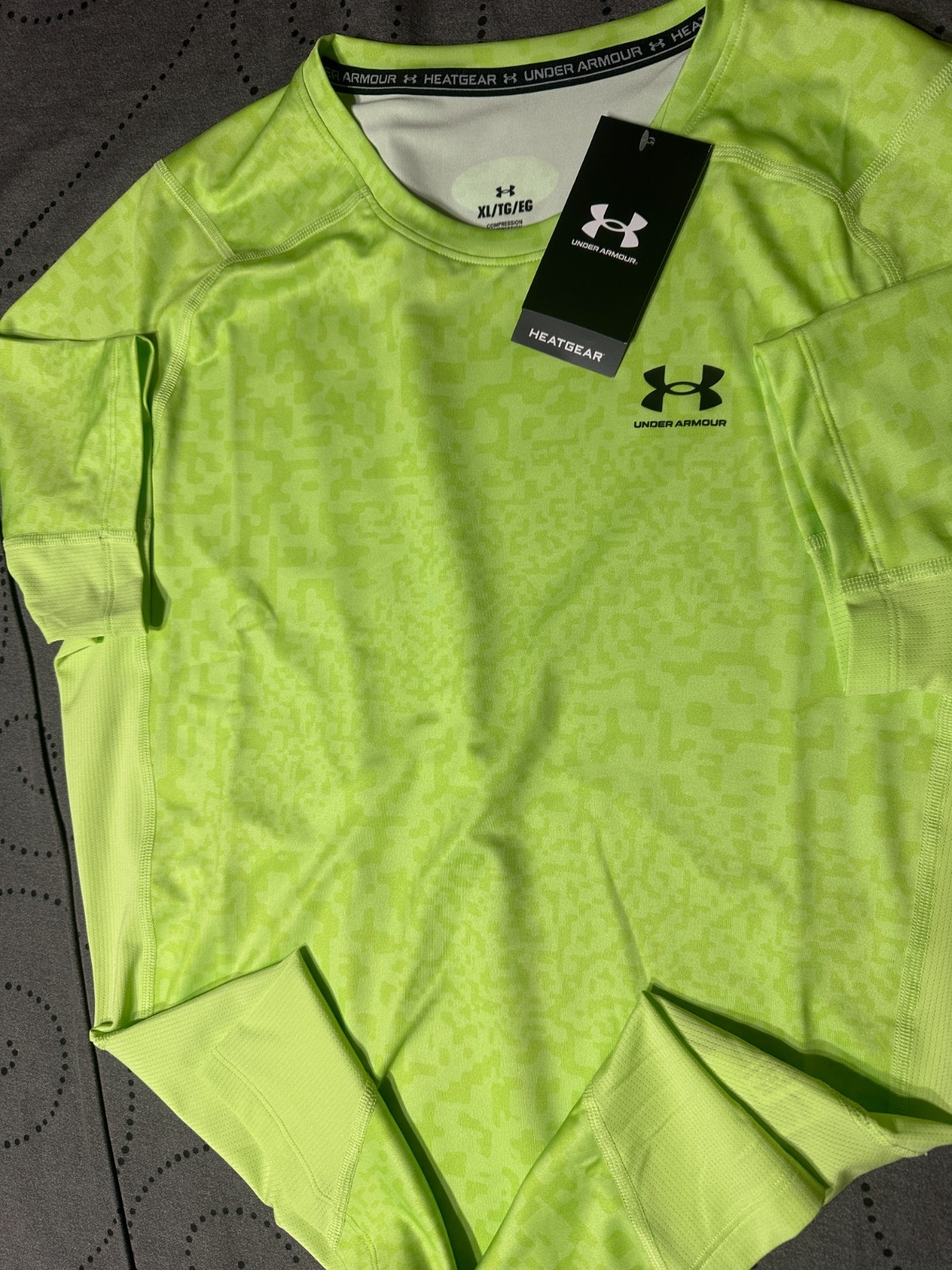 UNDER ARMOUR COMPRESSION #302 2 TONES OF GREEN PRINTED SHIRT SIZE XL MEN $40.00
