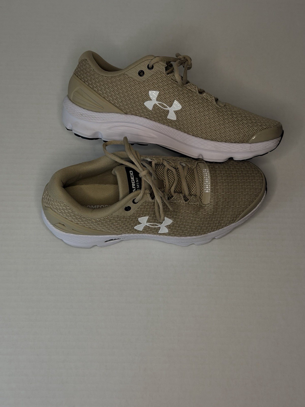 Under Armour Charged Men’s Running Shoes Tan White NEW Without Box