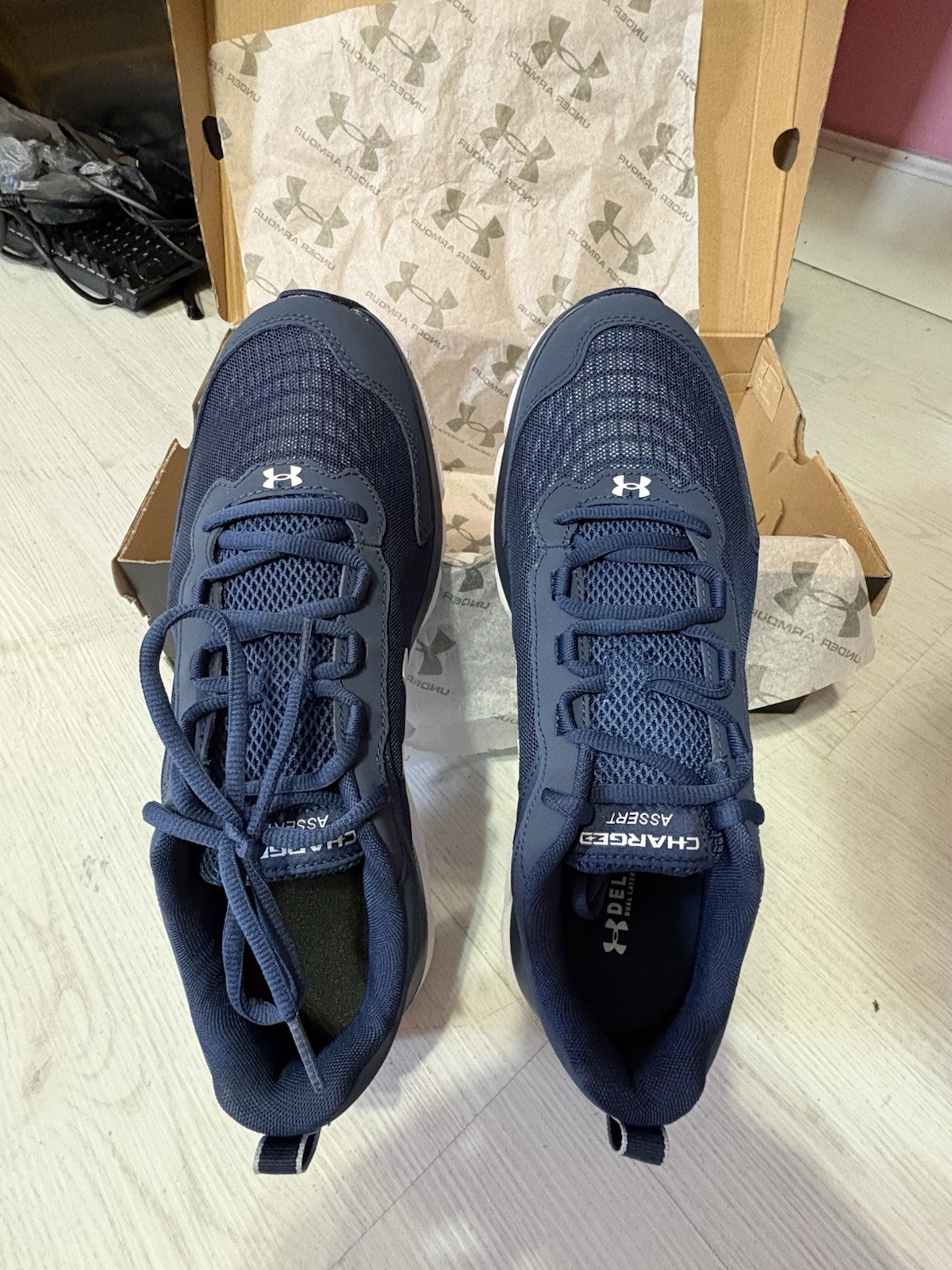 Under Armour Charged Assert Academy White Navy Mesh Sneaker Lace Up Cushioned 13