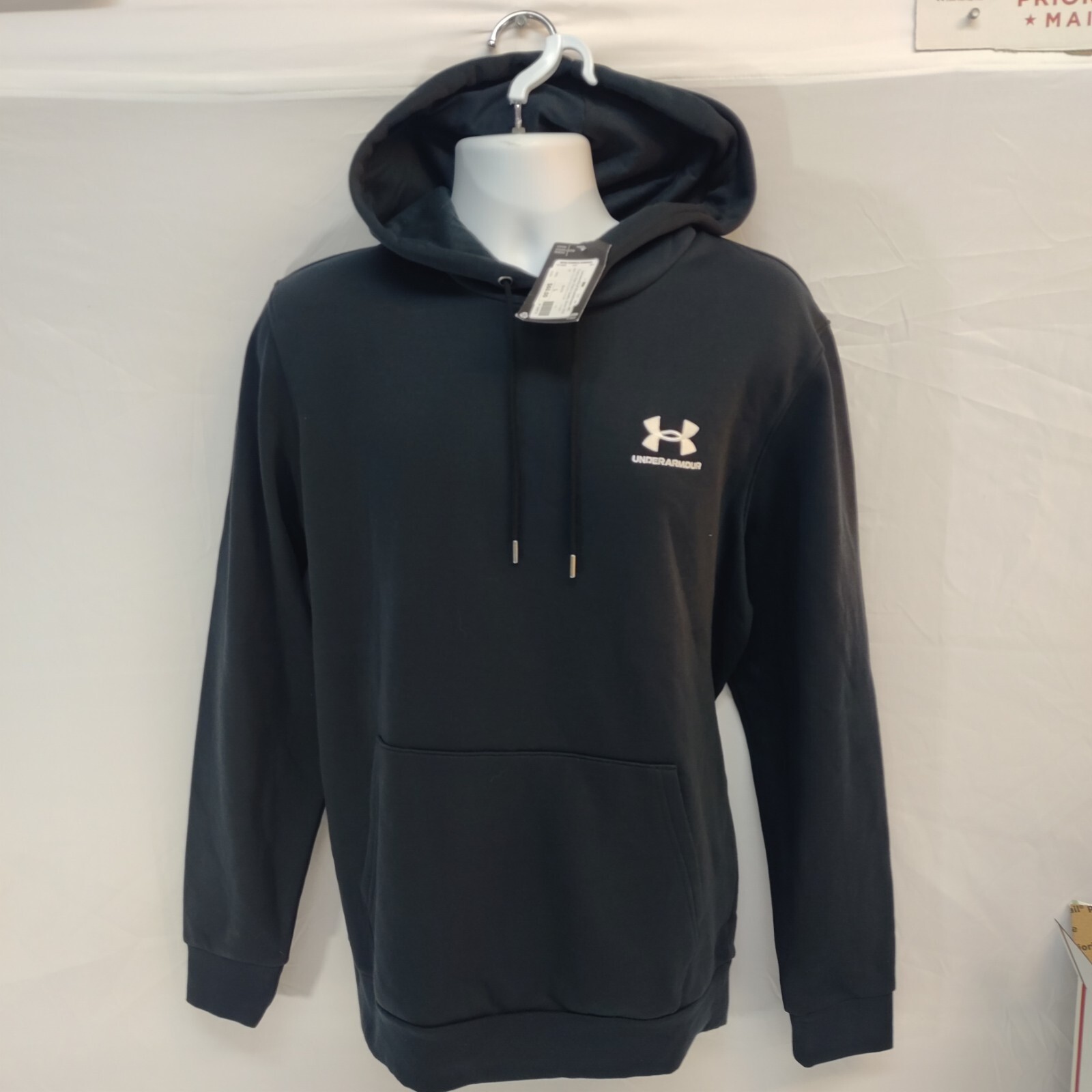 NWT Under Armour Men’s Large Essential Fleece Hoodie Black Cotton Blend