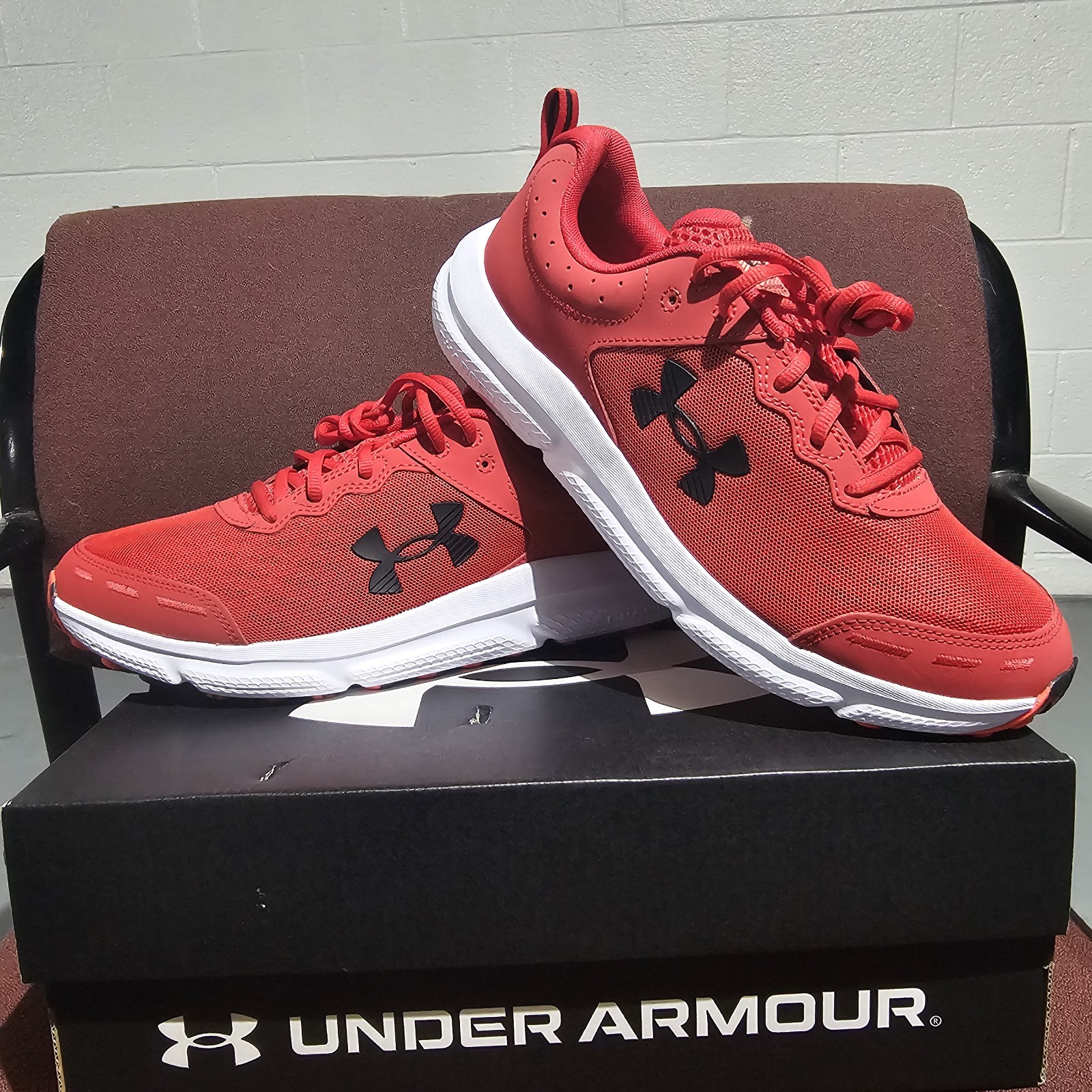 Under Armour Men’s Charged Assert 10 Running Shoes- Never Worn Size 11.5