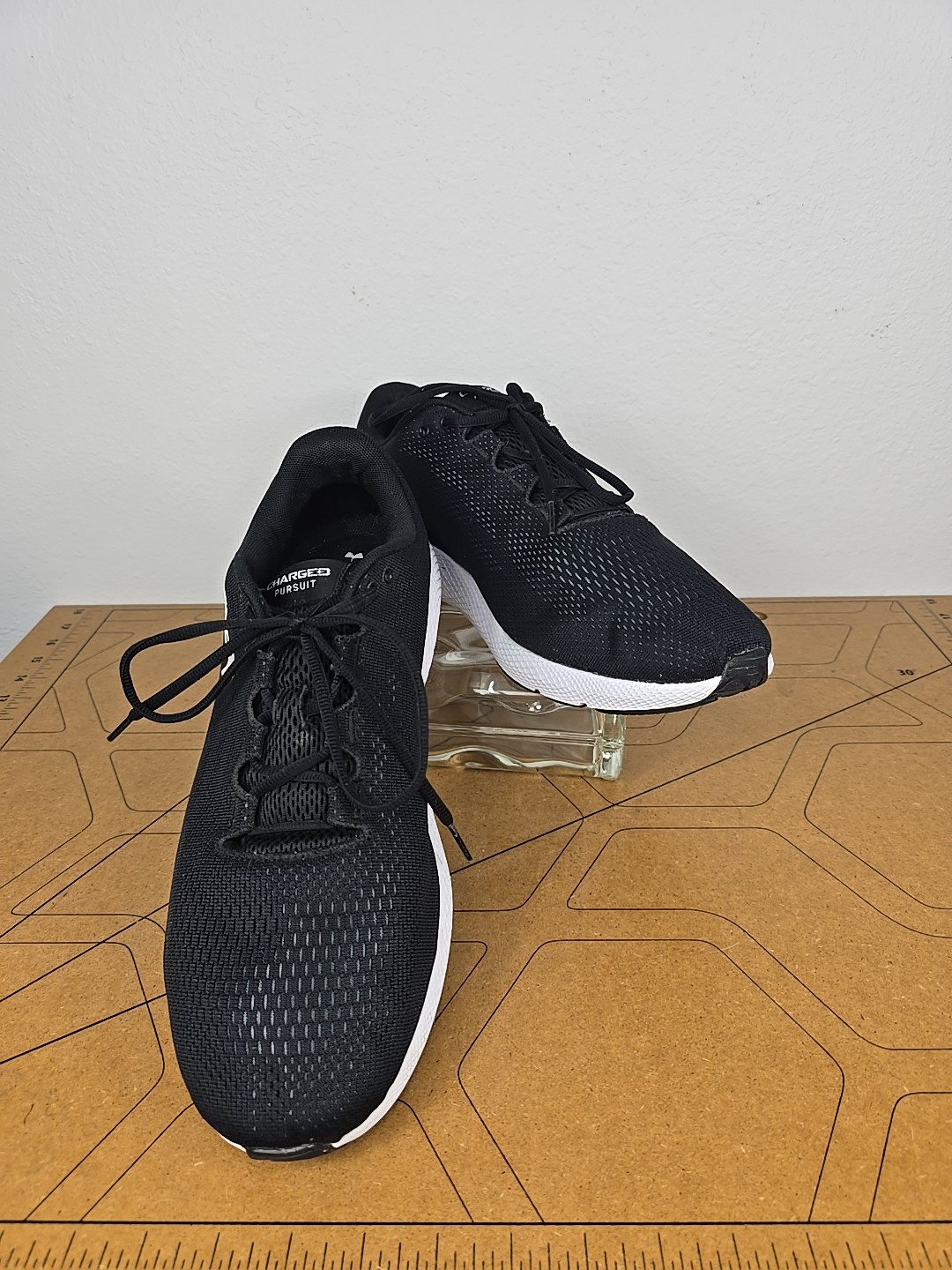 Under Armour Charged Pursuit Mens Sz 14 Black Mesh & White Shoes 3023845-001 EUC