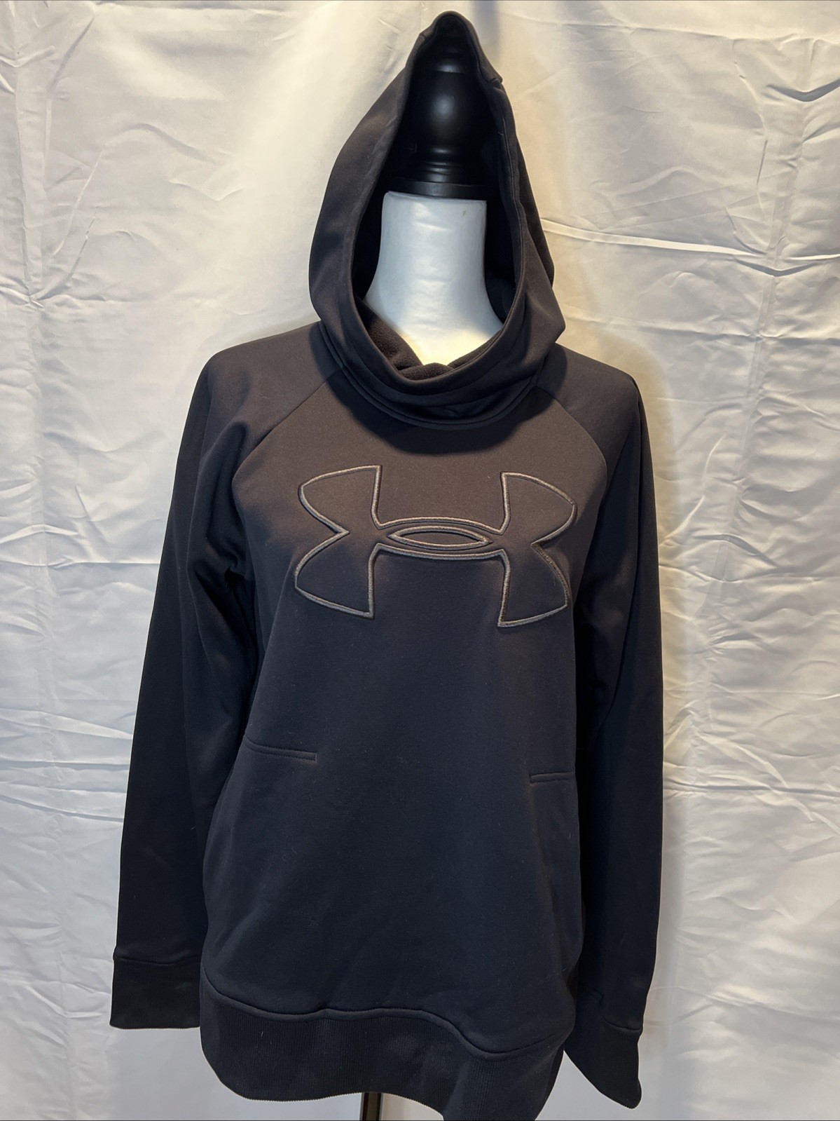 Under Armour Cold Gear Black Pullover Hoodie Size Large with Pockets and Logo