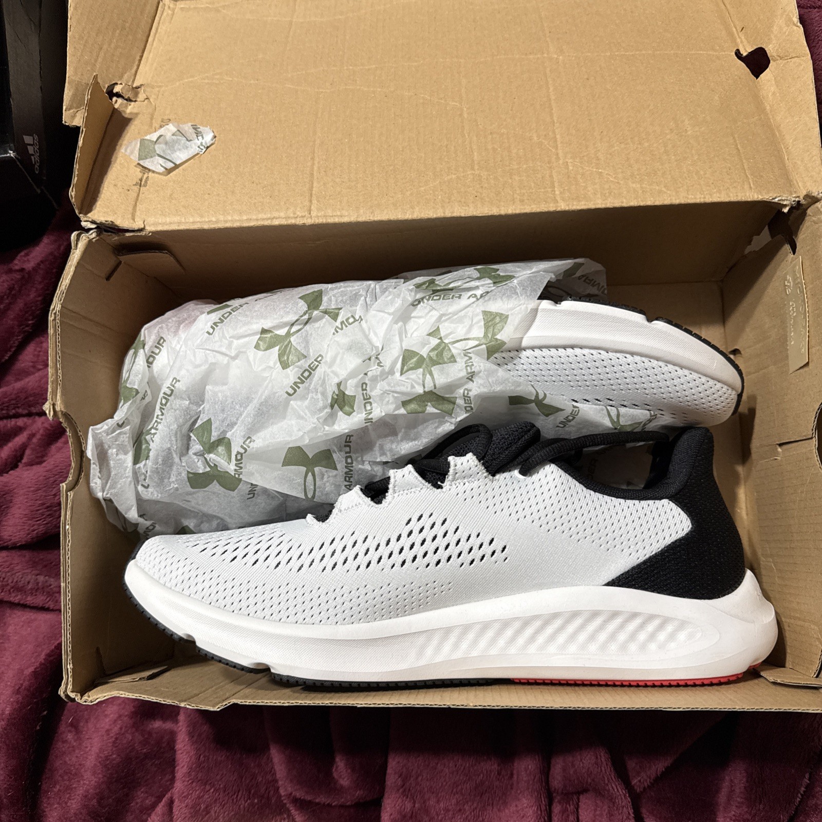 UNDER ARMOUR 3026518 101 UA CHARGED PURSUIT 3 BL WHITE/BLACK SIZE: 13