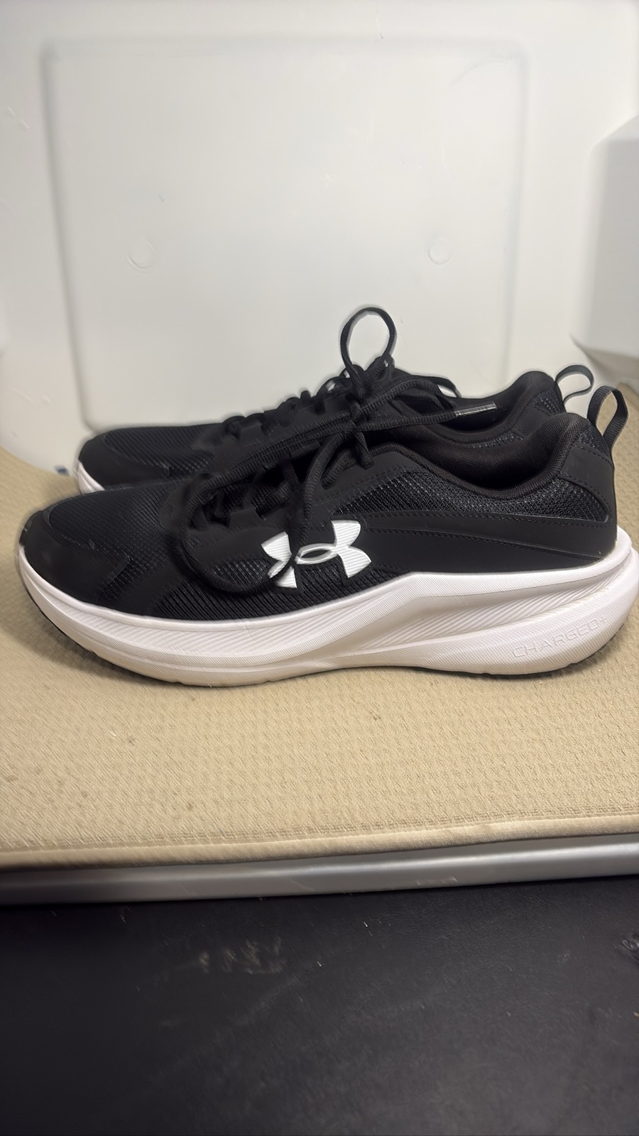 Under Armour Men’s Charged Assert 10 Shoes Black White MENS SIZE 11.5
