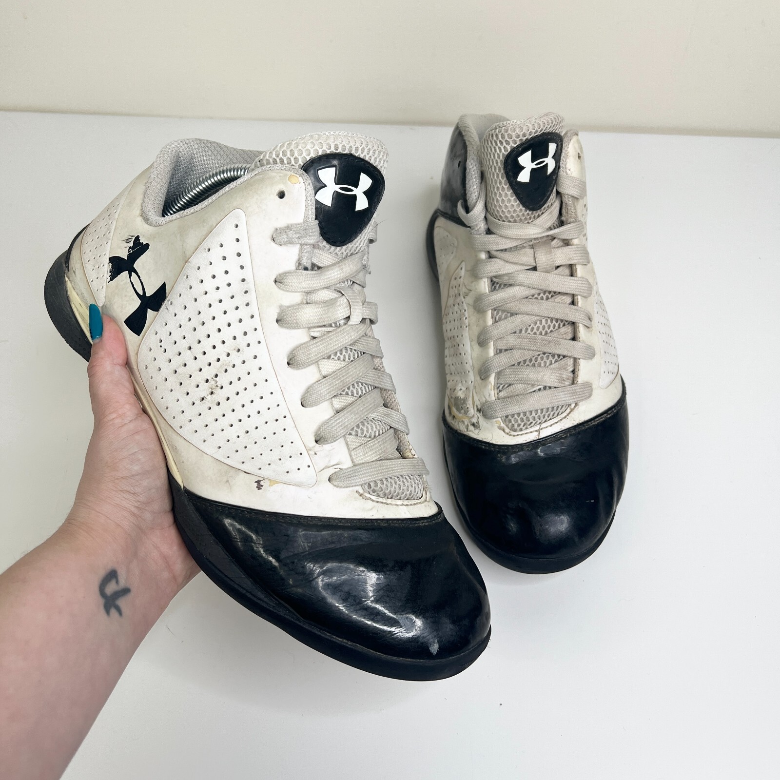 Under Armour Supersonic HeatGear Sneakers Shoes 1220956 FLAW White Black Mens 10