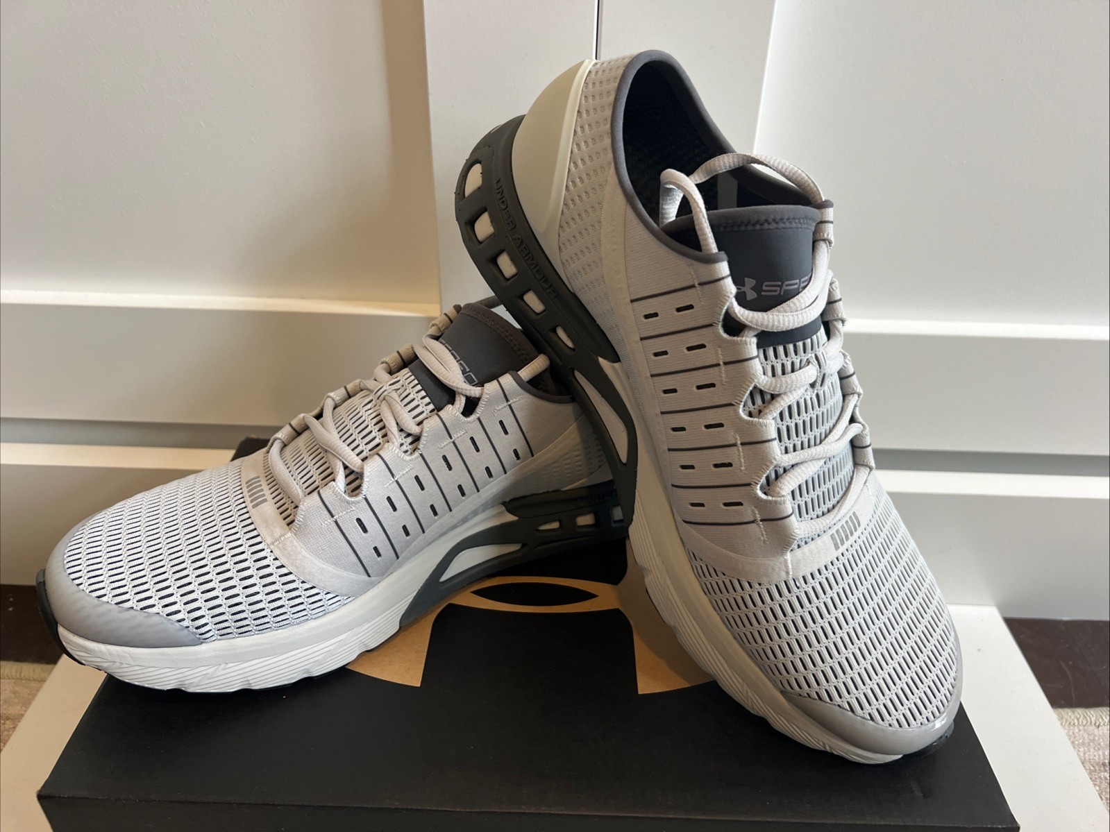 Under Armour Men’s Speedform Europa Grey Mesh Shoes SZ 11