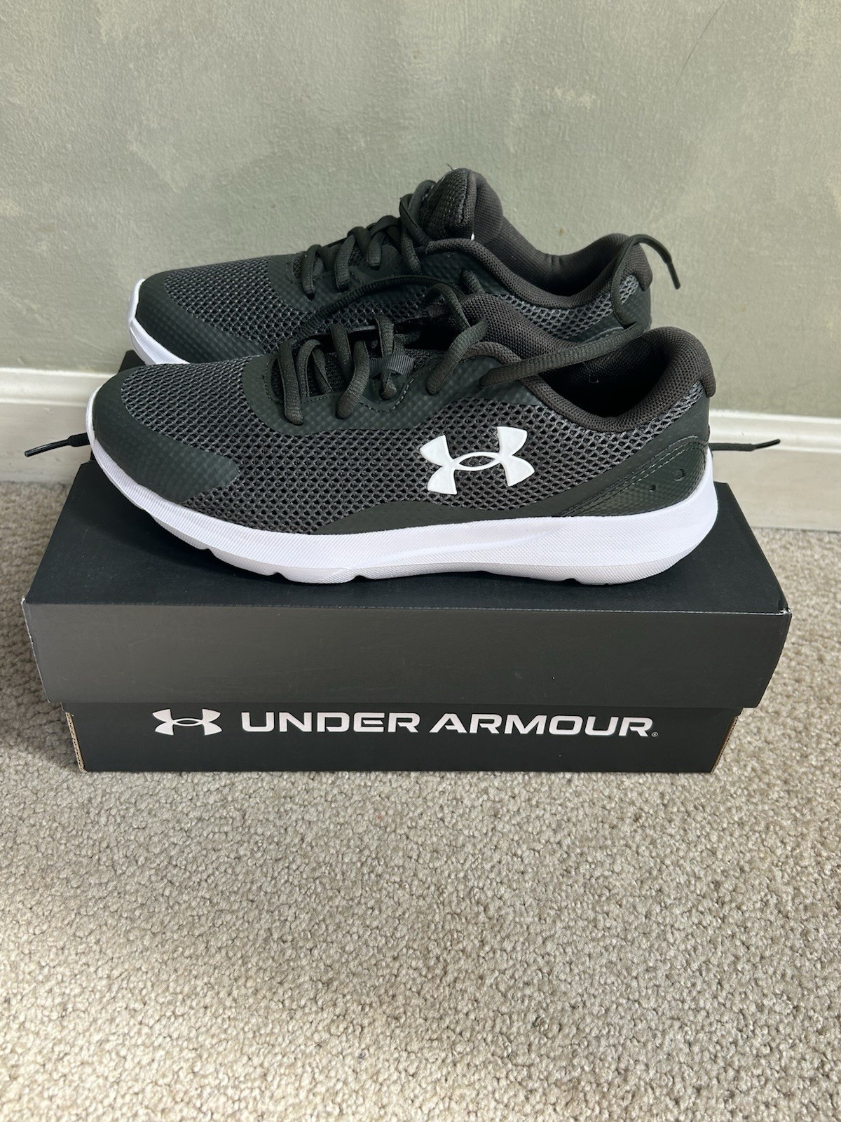 Brand New Under Armour Surge Men’s Lightweight Breathable Athletic Shoes