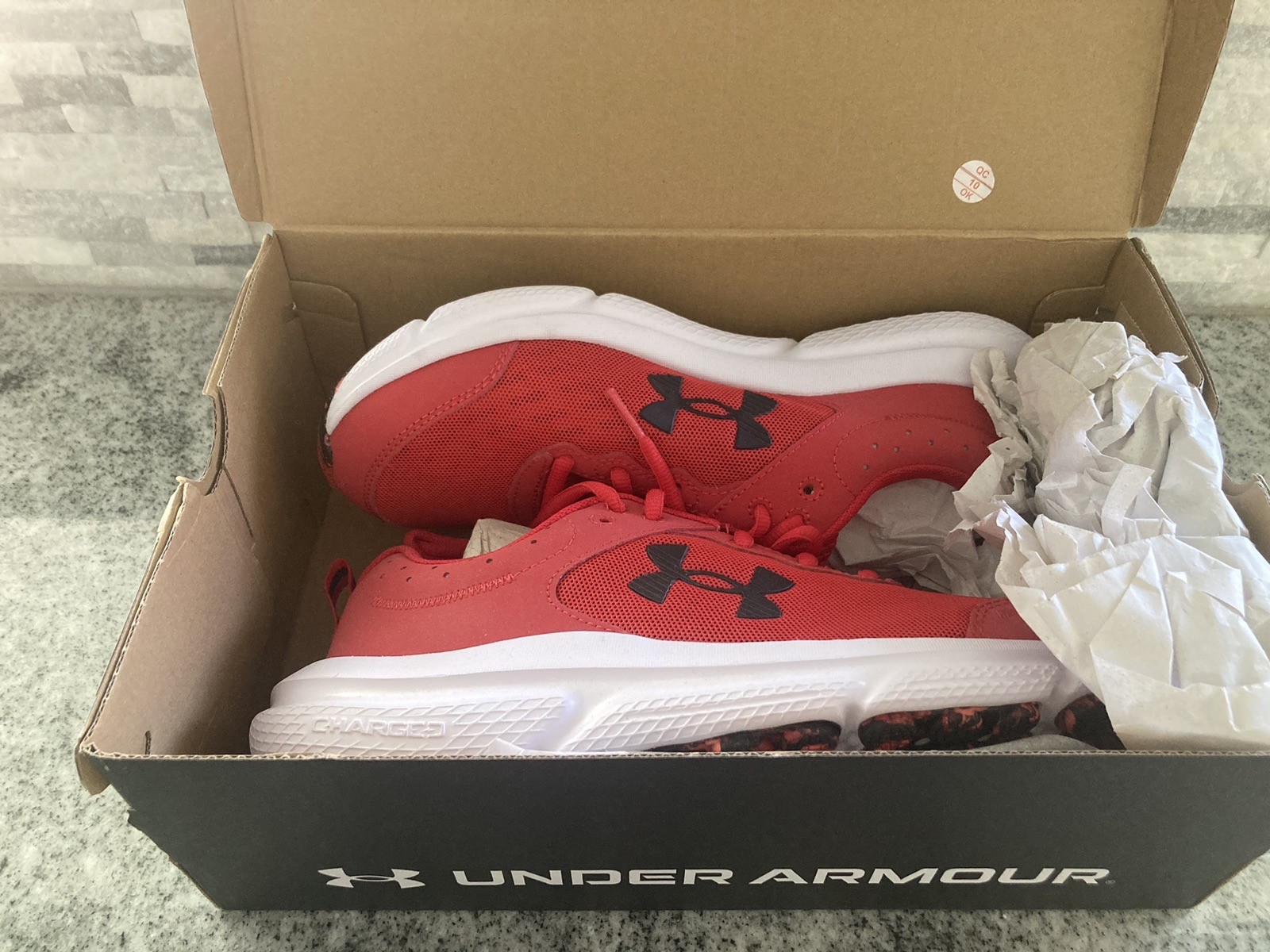 NEW Under Armour Charged Assert 10 Men’s Running Shoes Size 8 Red Sneakers