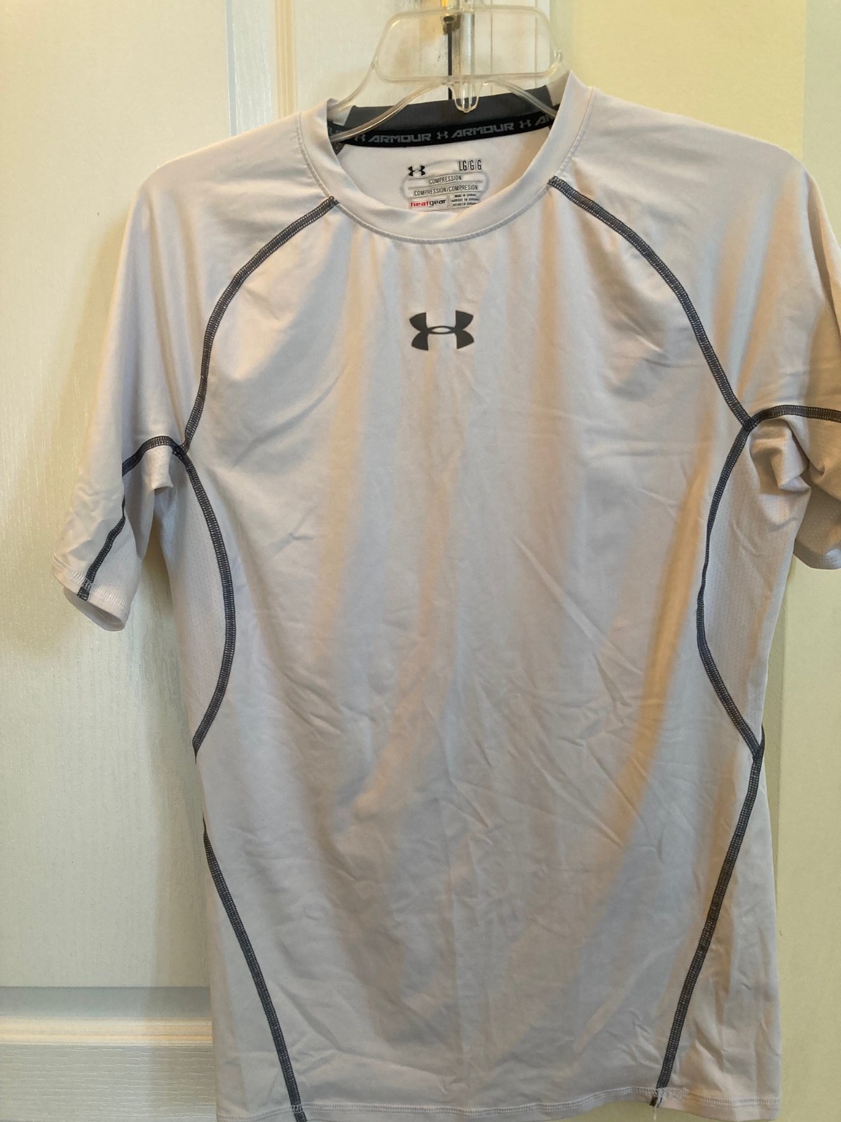 Under Armour Pre-Owned White Heat Gear Compression Shiort Sleeve Shirt Large