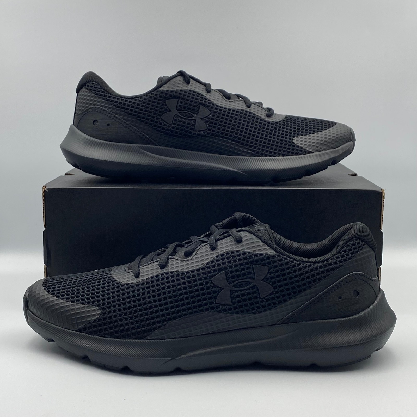 Under Armour Surge 3 Men’s 10 Running Shoes Black Training Sneaker 3024883-002