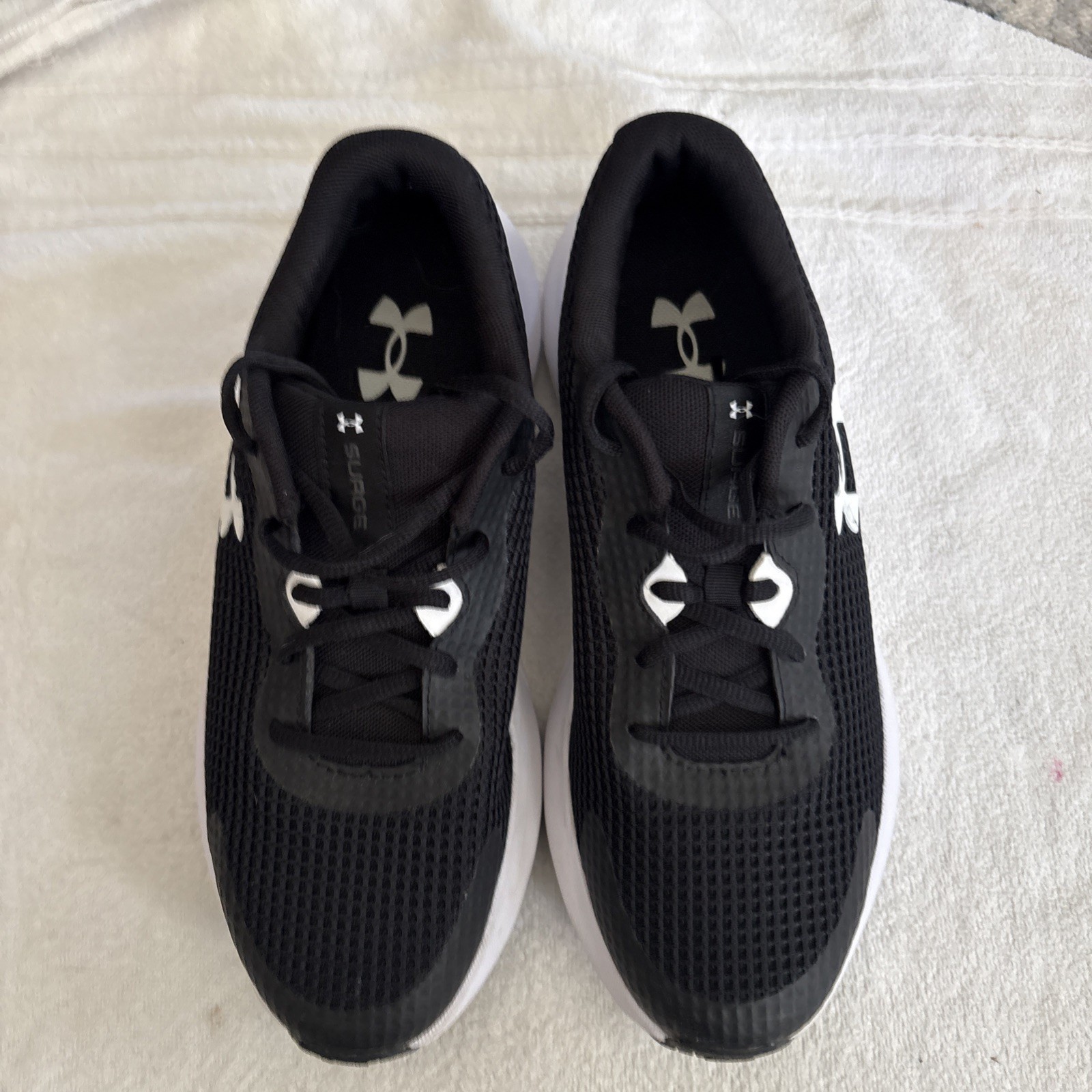 UNDER ARMOUR SURGE 3 Men’s Running Shoes Excellent Condition   Art. 3024883