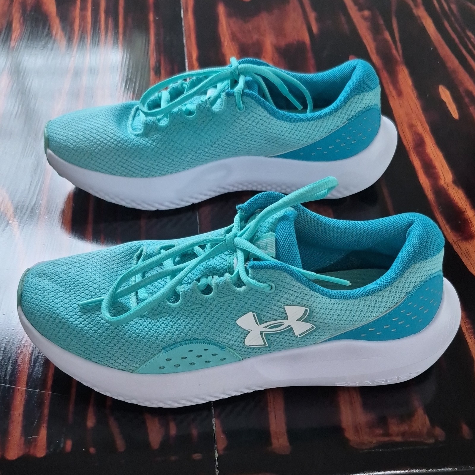 Under Armour Charged Turquoise White Low Top Running Shoes Mesh Breathable