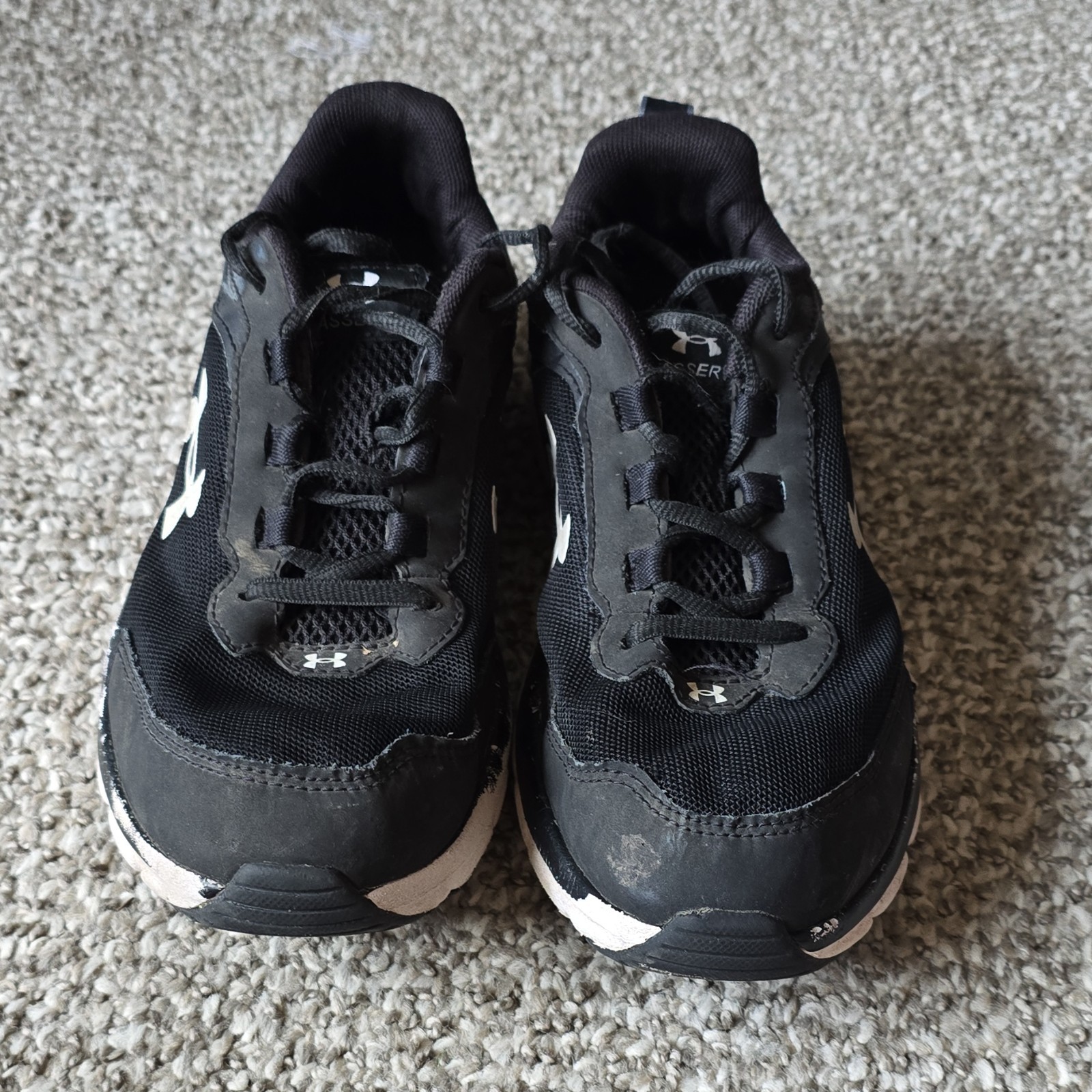 Under Armour Black Lace Up Men’s Low Top Athletic Shoes Solid 3024833-001