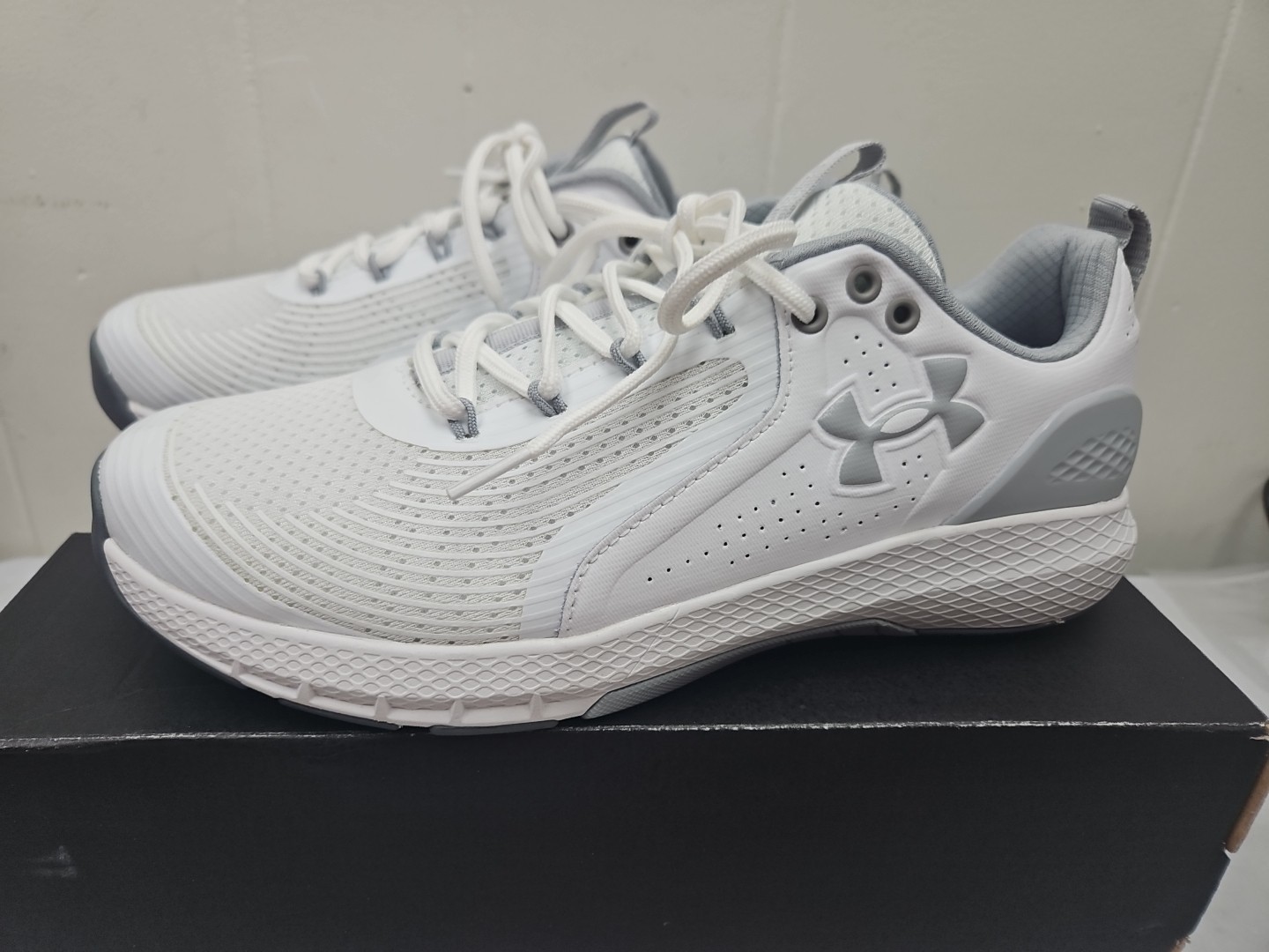 Under Armour UA Charged Commit 3 White & Gray Men’s Size 10.5 Shoes 3023704-103
