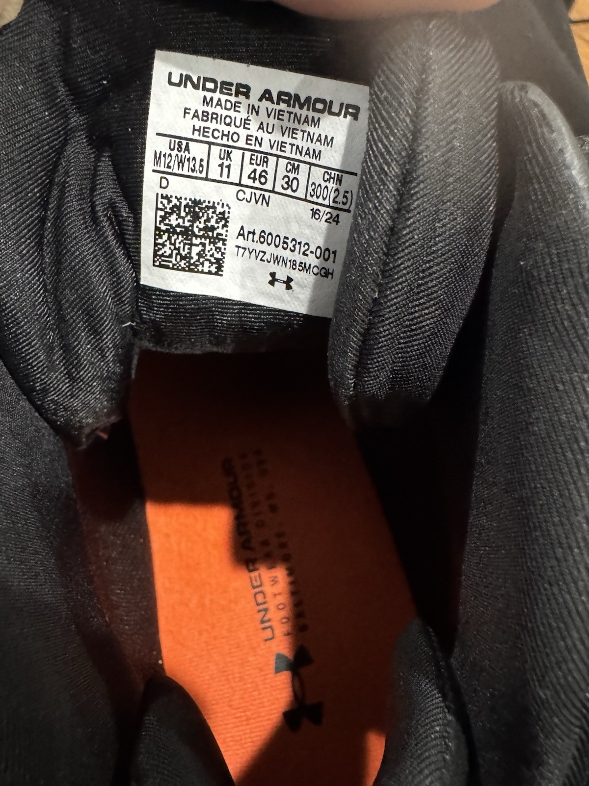 Under Armour 695 Leather Boots – Men’s (Black/Black/Black)