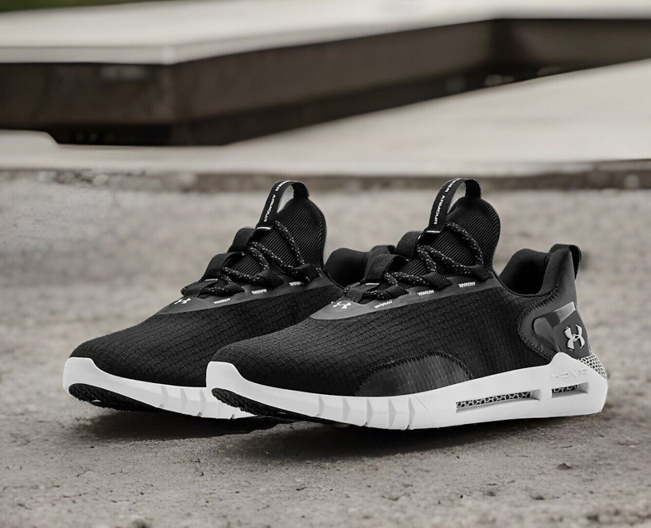 Under Armour UA HOVR 3023875 Running Shoes Black White Mens 10 Fast Shipping