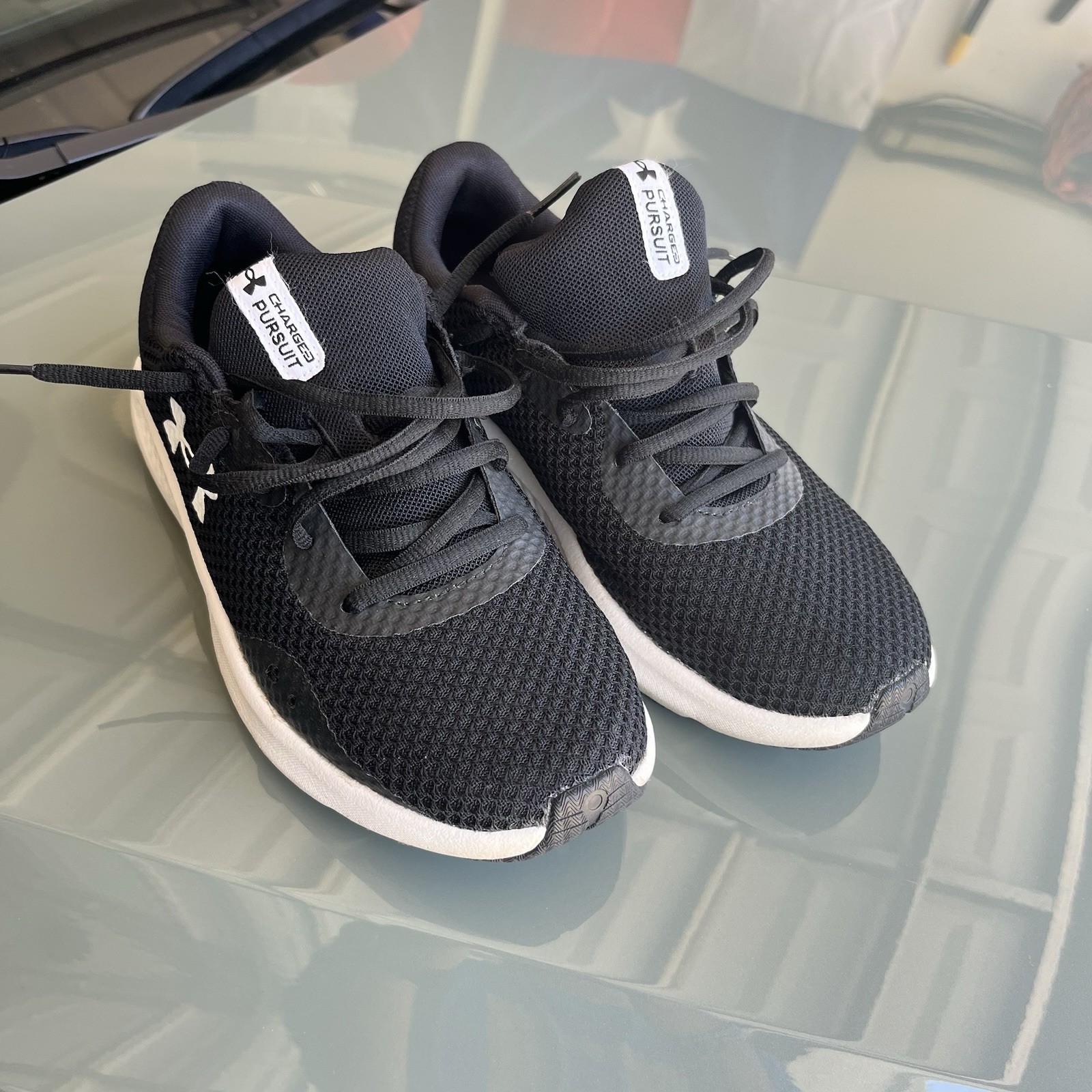 Under Armour Charged Pursuit 3 Blk/Wht Athletic Sneaker 3024889-001 (NO BOX)