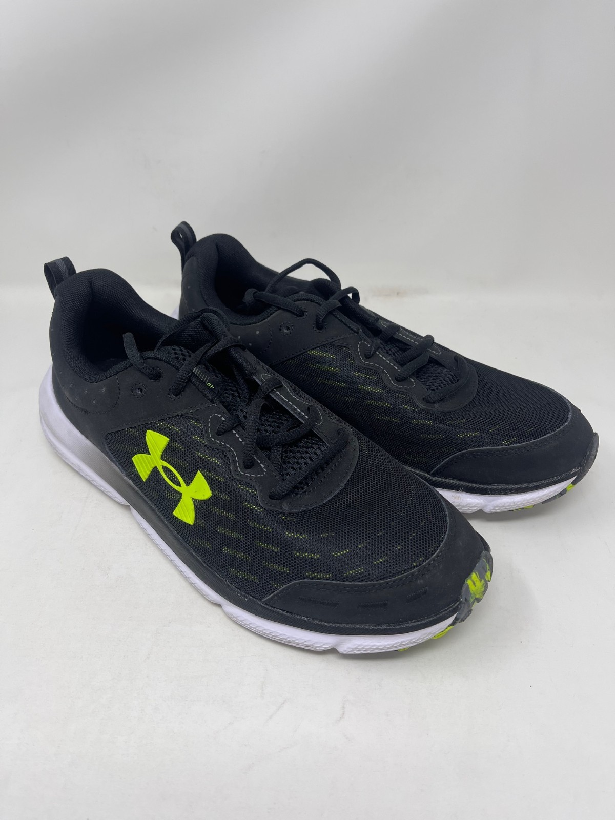 USED NO BOX size 11M Under Armour UA Charged Assert 10 Black/Green