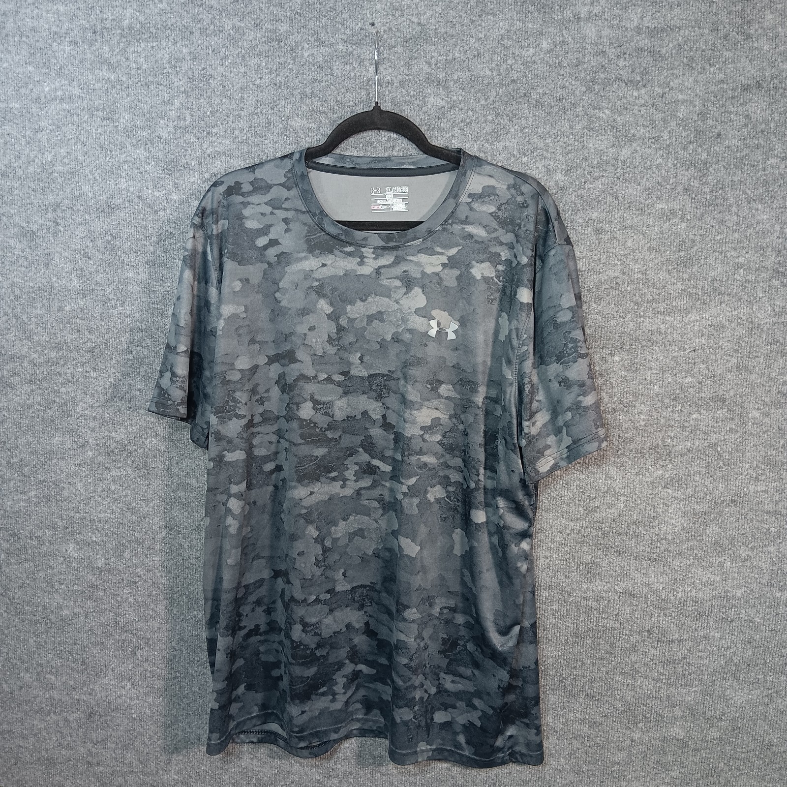Under Armour Tech 2.0 Heatgear T-Shirt Gray Camouflage Logo Loose Fit Athletic