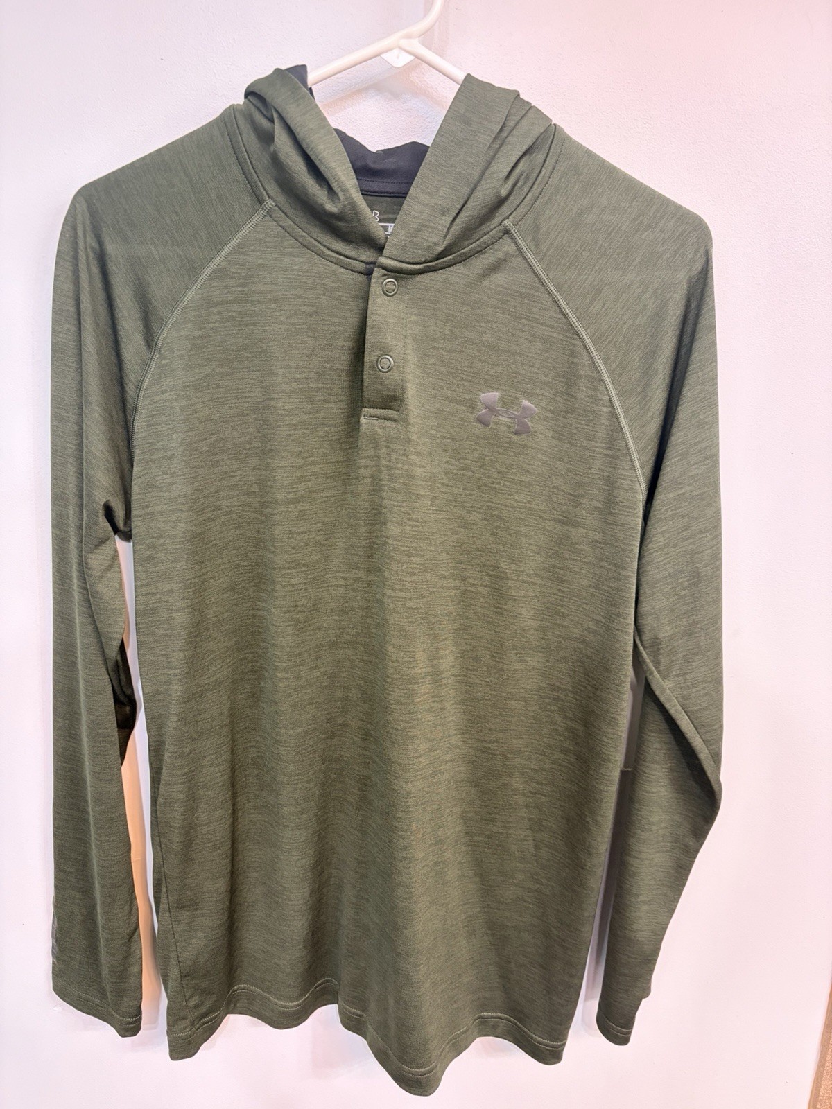 New Men’s Small Under Armour performance Pull Over With Hood, Green hoodie