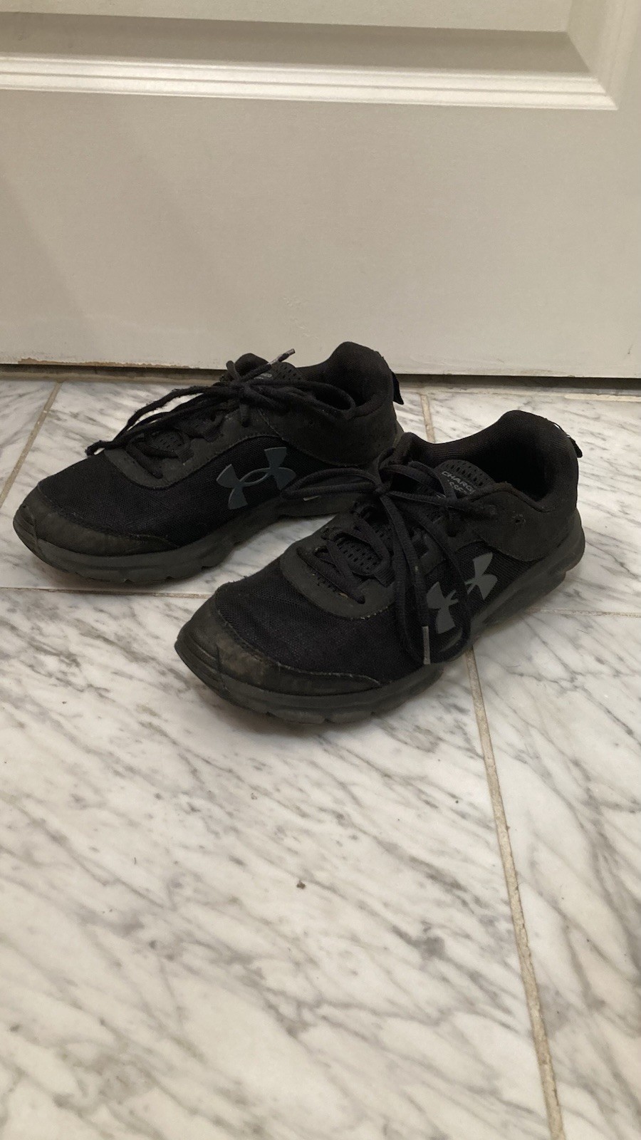 Under Armour Men’s Charged Assert Running Shoe Black Size US8.5 Comfort Casual