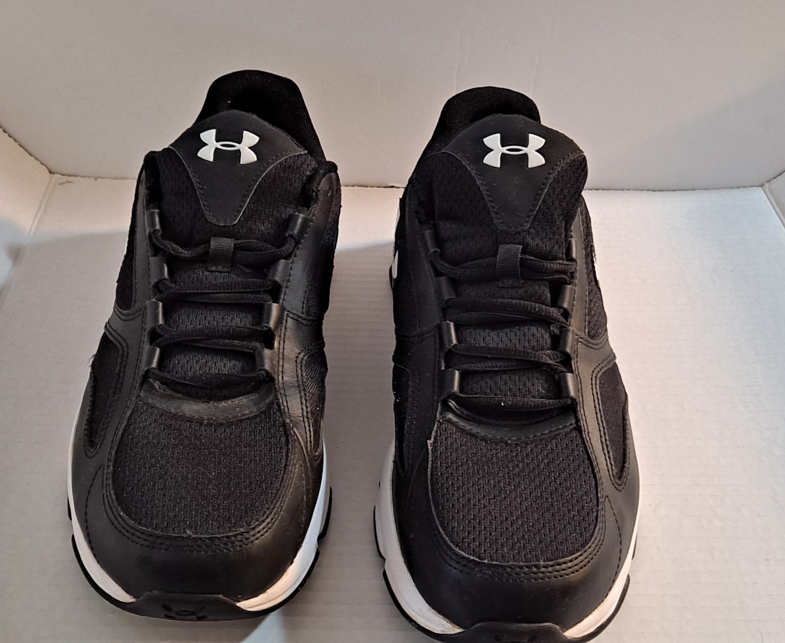 Under Armour Black White Athletic Running Shoes Foam Insole Low Top Sneaker