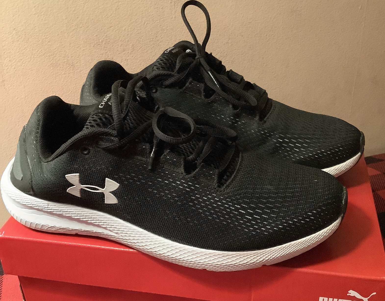 Under Armour CHARGED PURSUIT Men’s black running shoes sneakers size 8 EUC