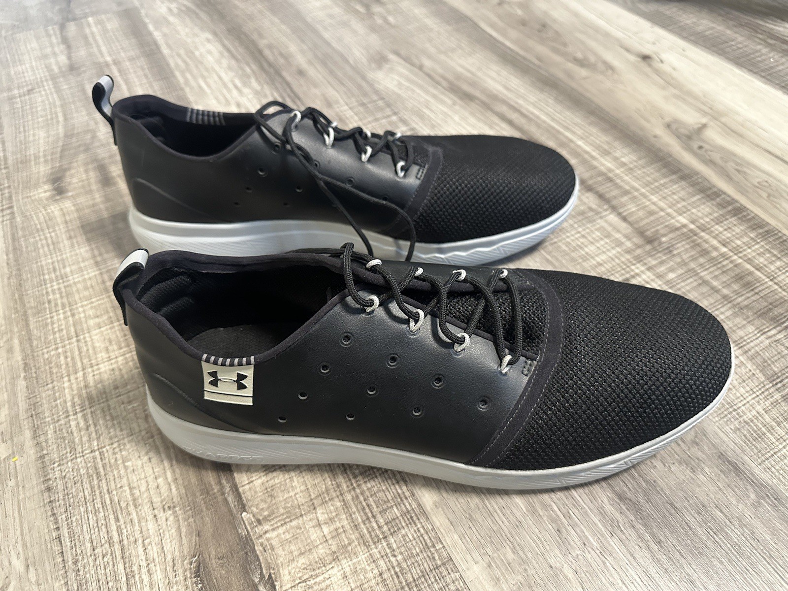 Under Armor UA Charged 247 Low Leather Sneaker
