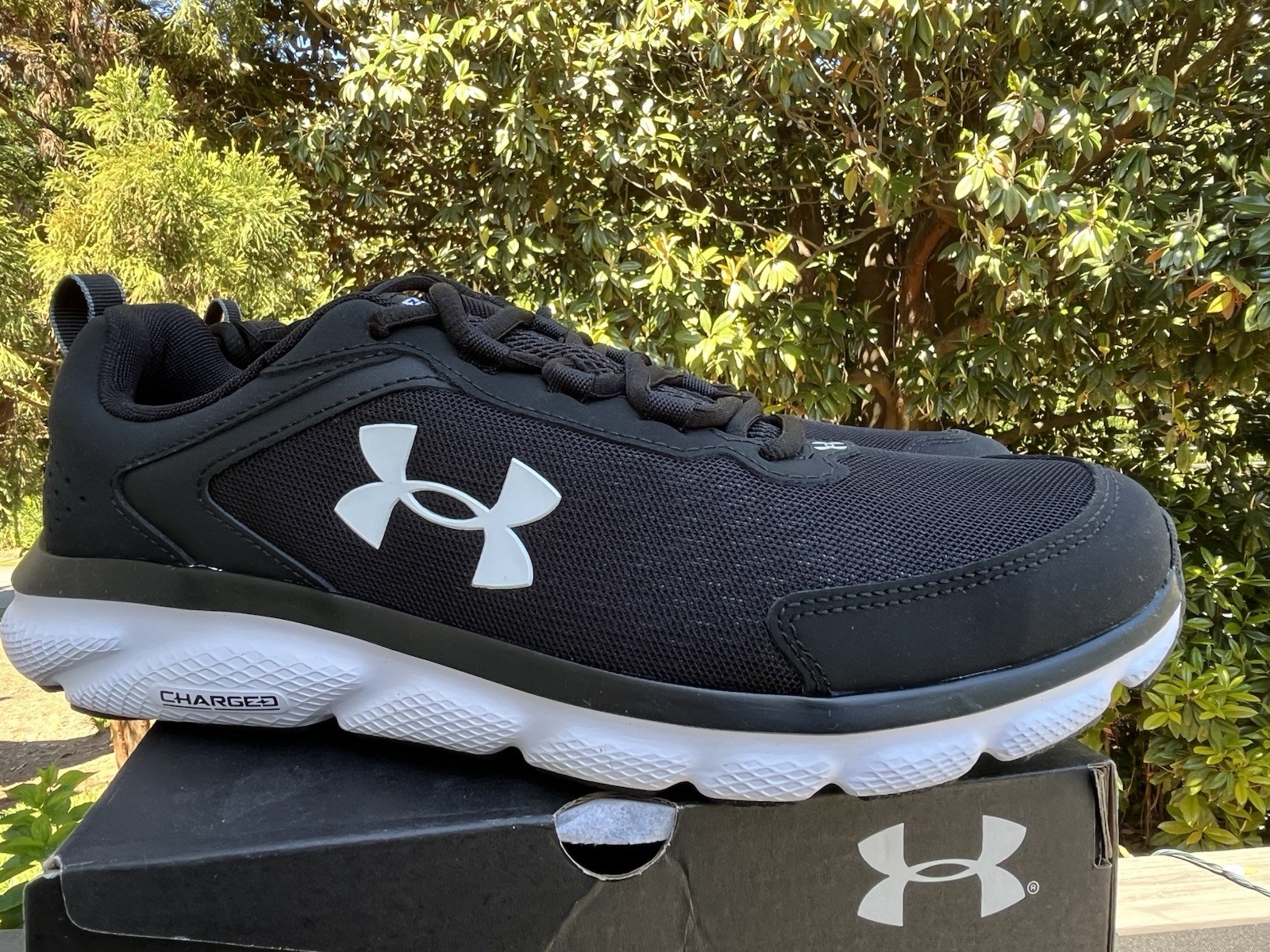 Under Armour UA Charged Assert Mens Running Shoes Size  11.5 NEW Black 3024590