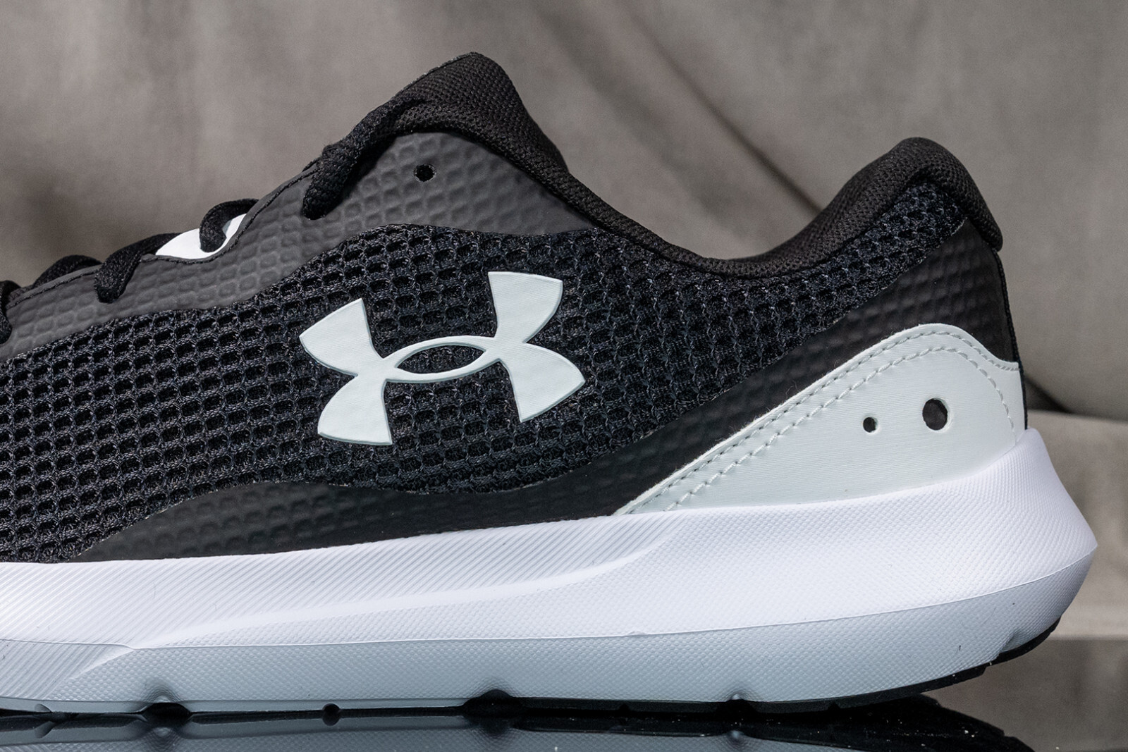 UNDER ARMOUR SURGE III shoes for men NEW & AUTHENTIC,  size 11