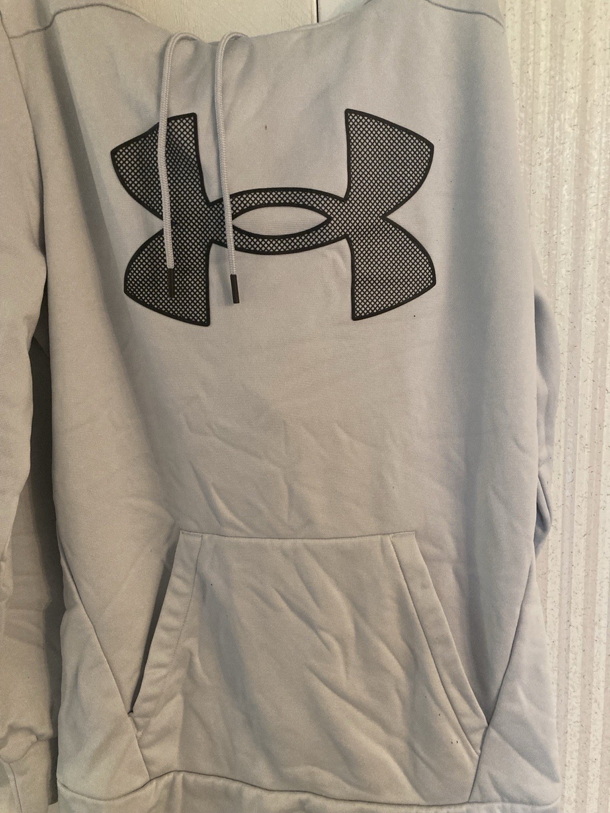 Under Armour Men’s Hoodie, Light Grey, 25” Length( Hood-excl), 26” Sleeves
