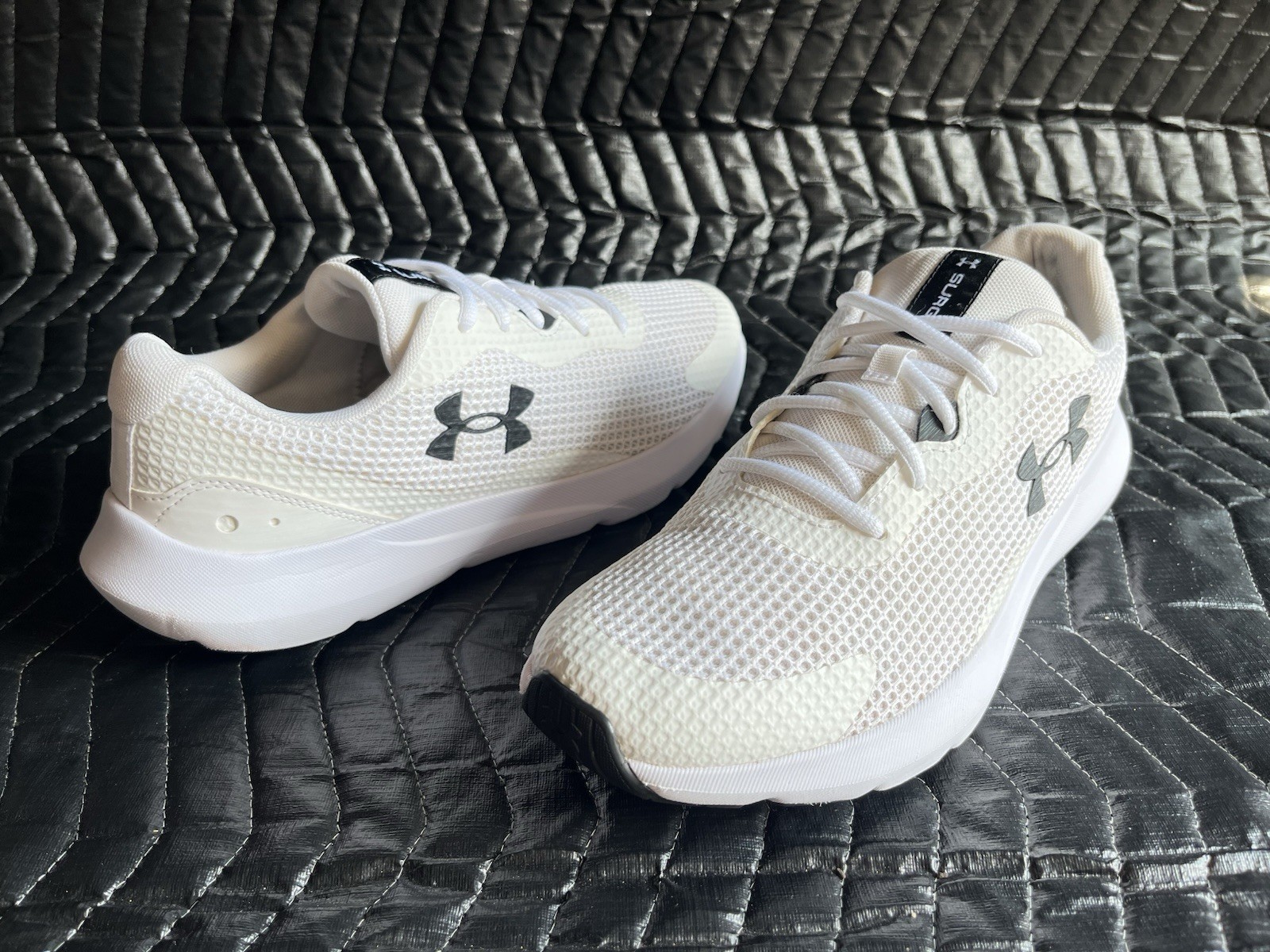 Under Armour Men’s Surge 3 Running Shoes Casual Size 10