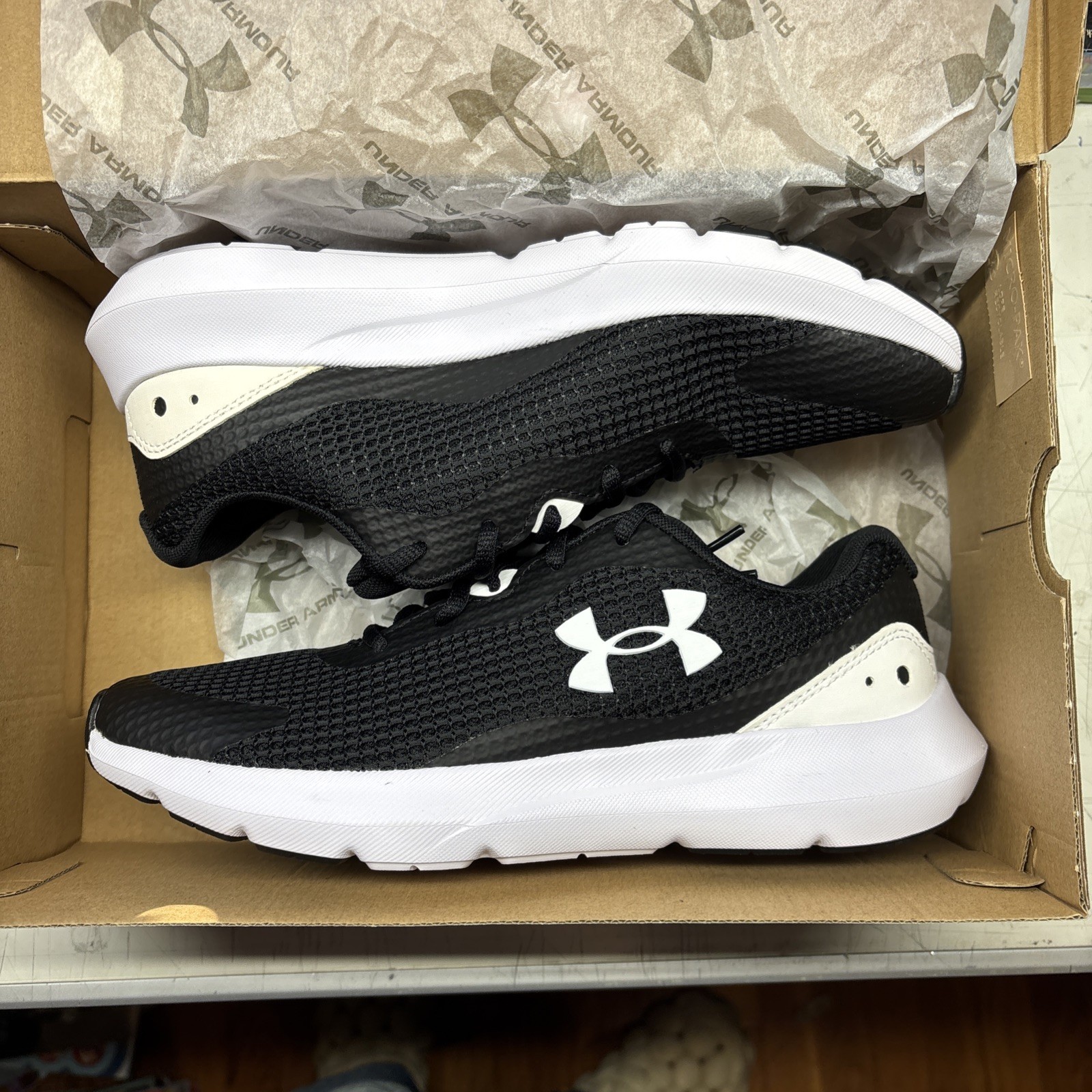 UNDER ARMOUR CHARGED ESCAPE 3  shoes for men, NEW & AUTHENTIC,   size 8 P1-06