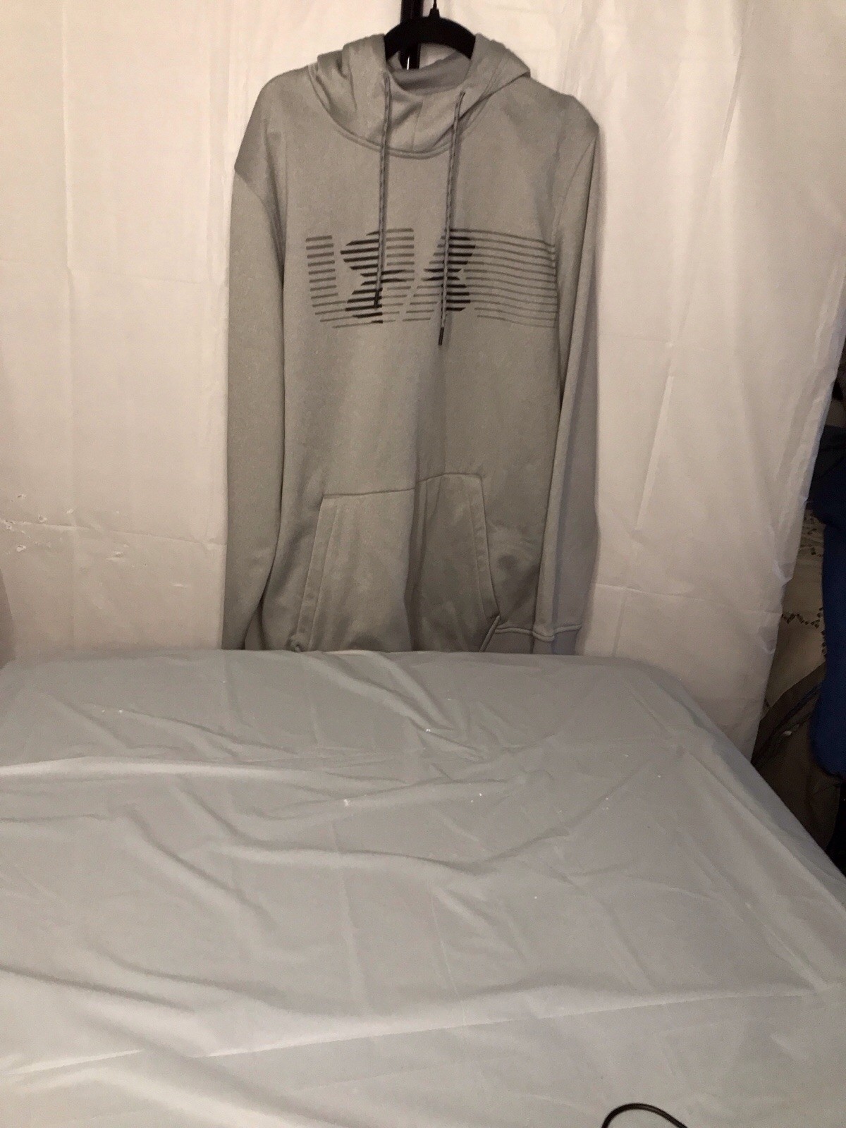 Under Armour, Gray Hoodie, Size Large ￼