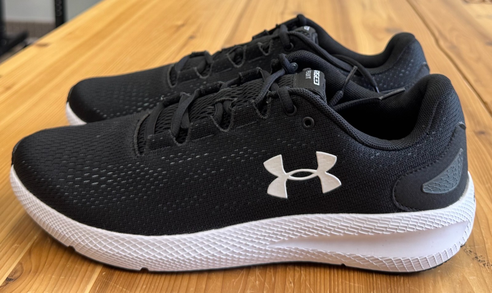 Under Armour Charged Pursuit 2 Sneaker Mens 10 Black/White
