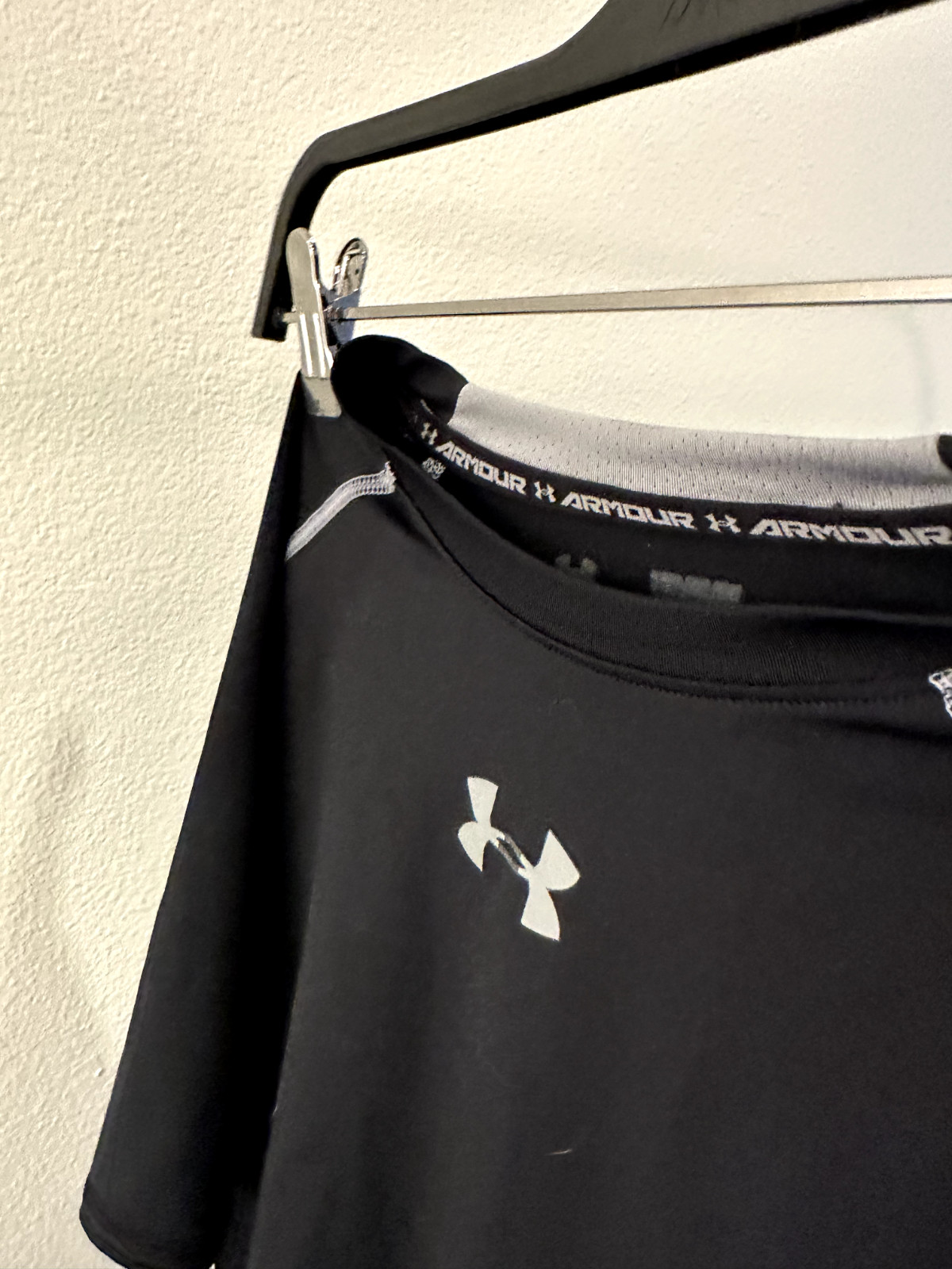 Mens Under Armour Compression Shirt Size Small Black Used
