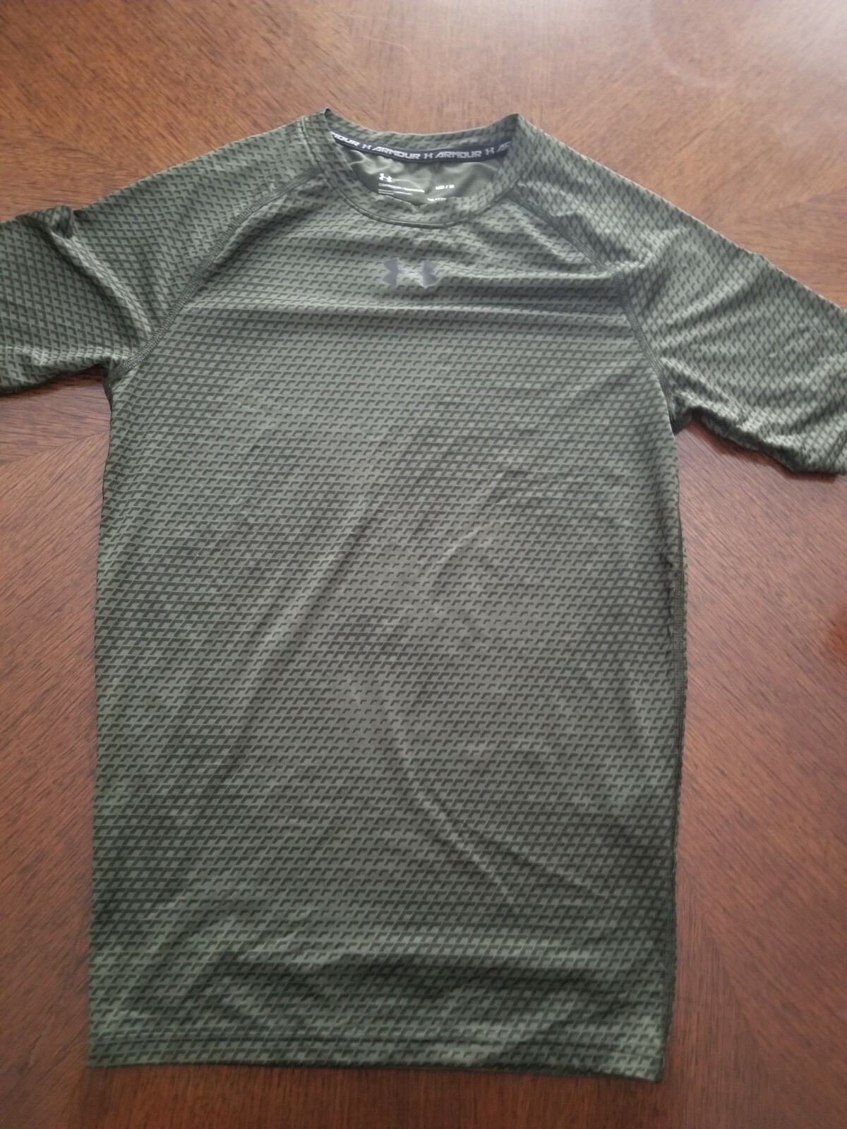 euc Under Armor sz M green black compression heat gear t-shirt geometric print