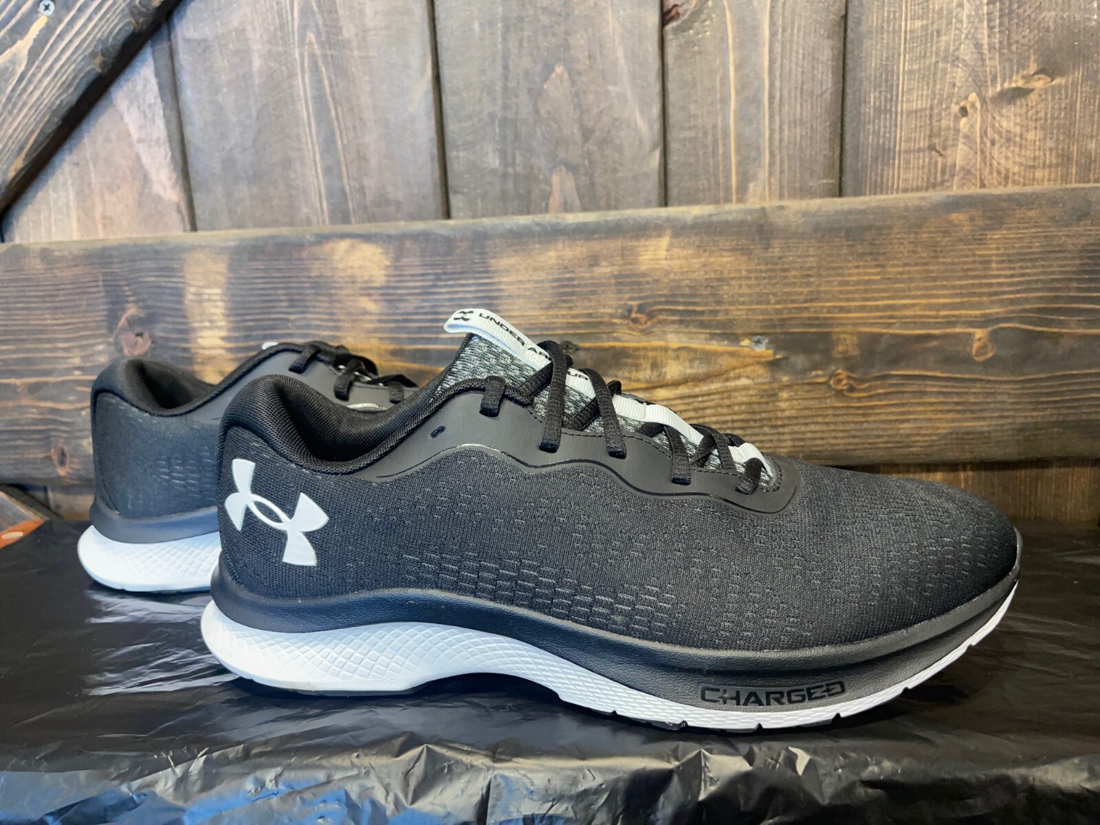 Under Armour Men’s  Charged Bandit  Running Shoes (3024184-001) Size 9